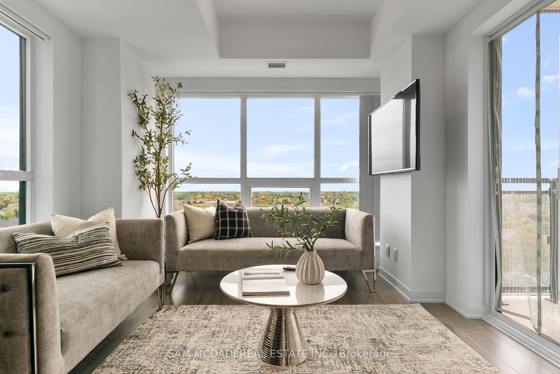405 Dundas Street W 722