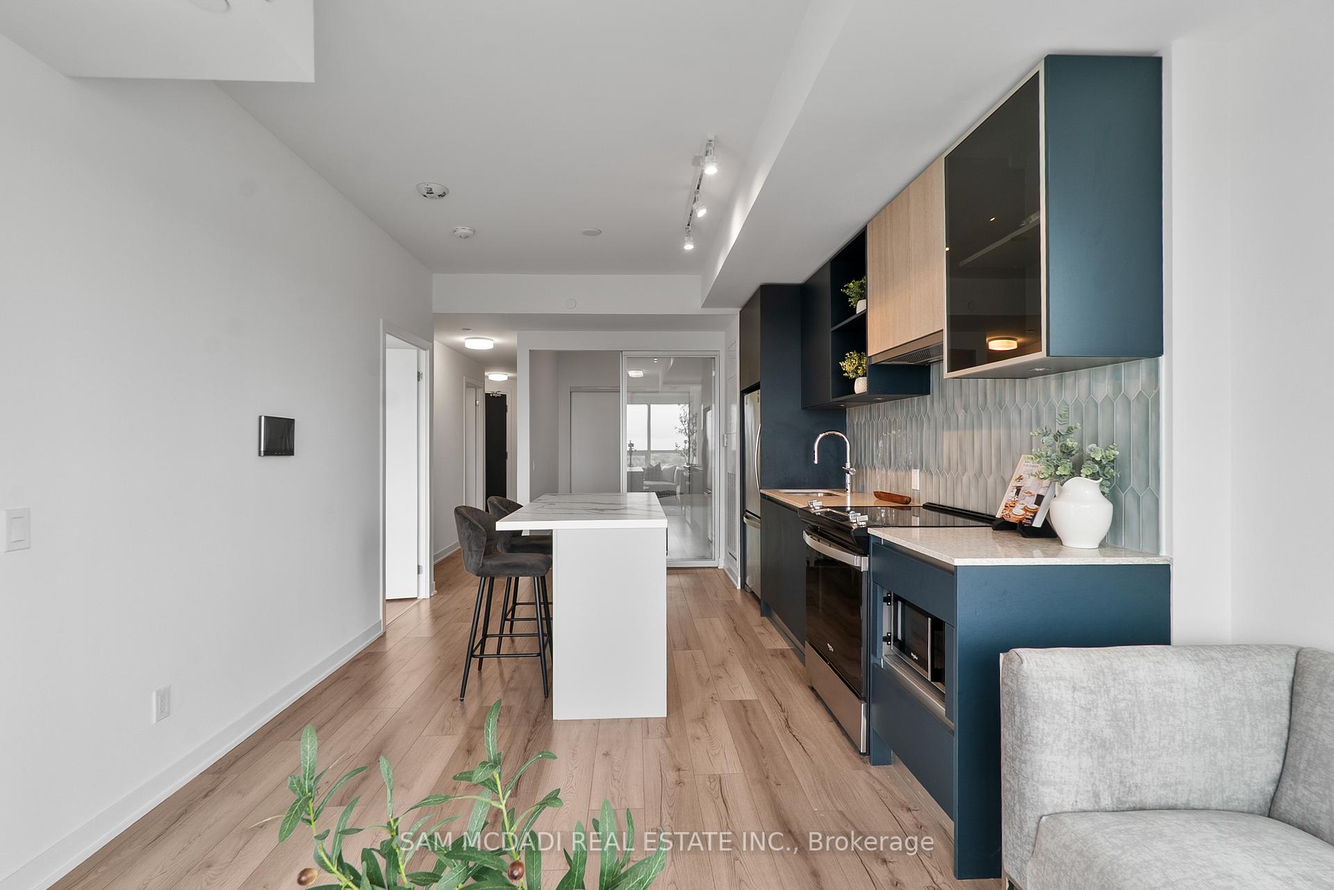 405 Dundas Street W 722