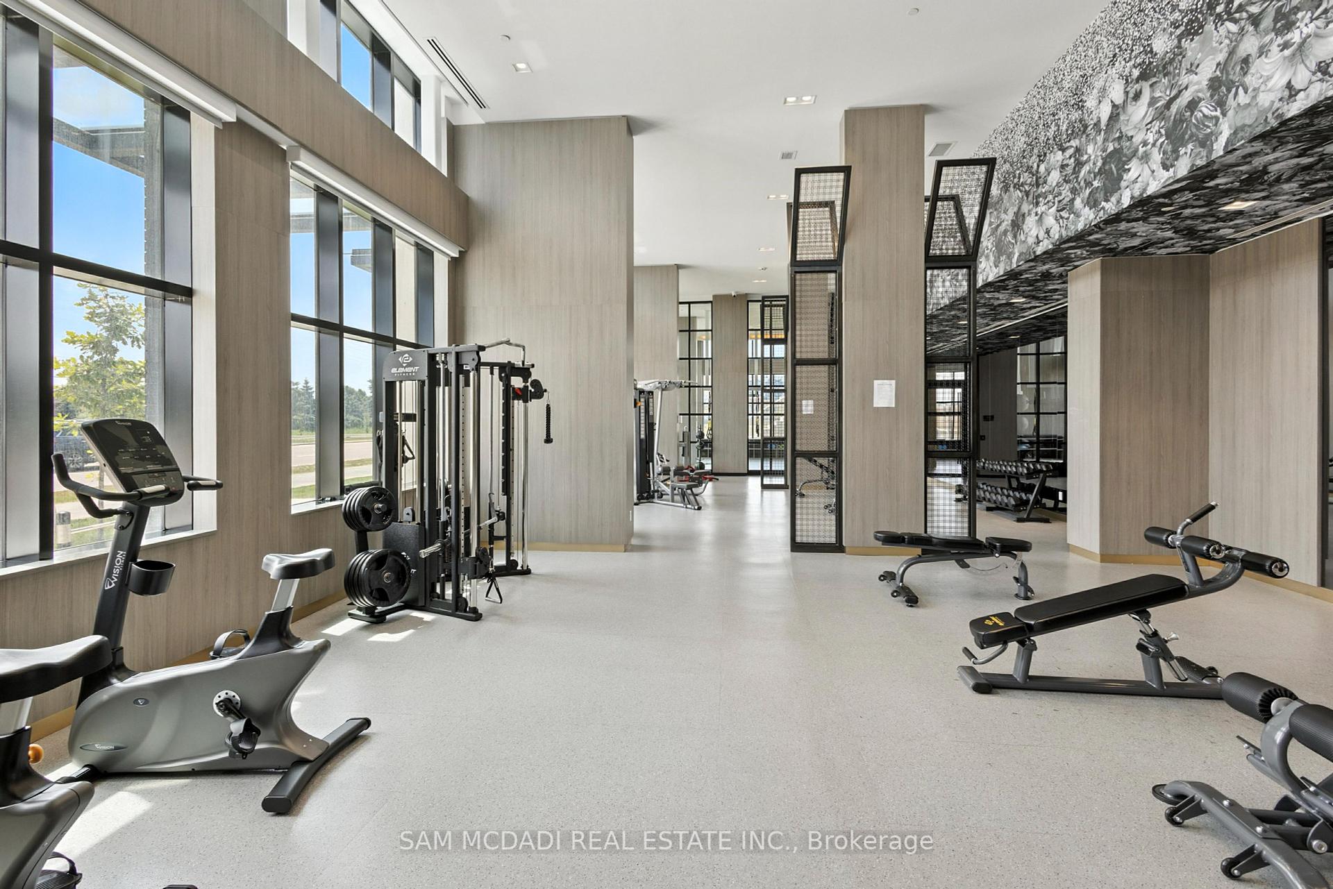 405 Dundas Street W 722