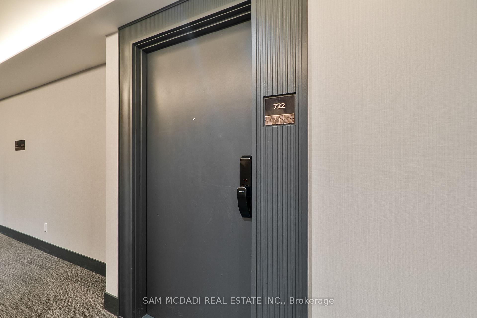 405 Dundas Street W 722