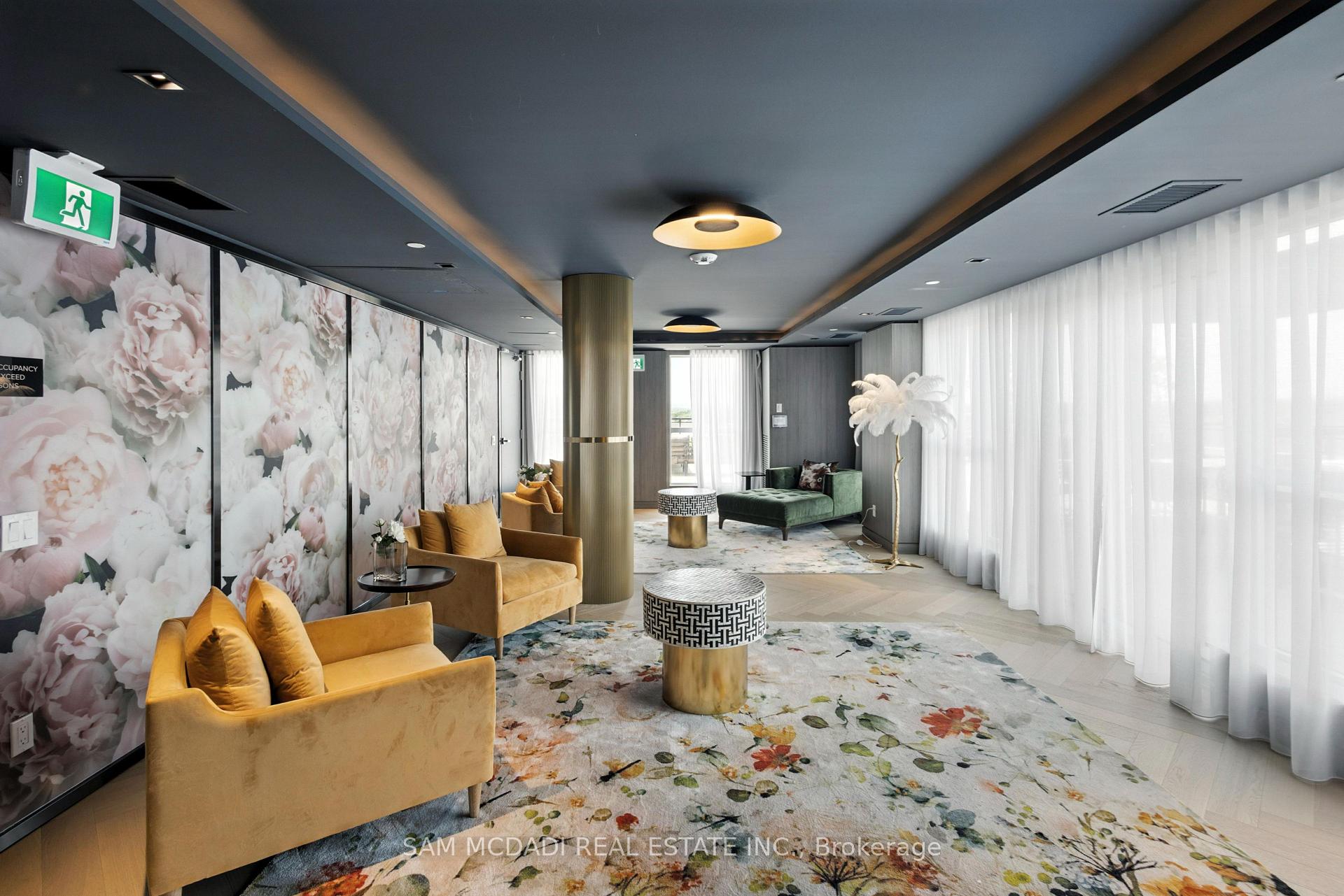 405 Dundas Street W 722