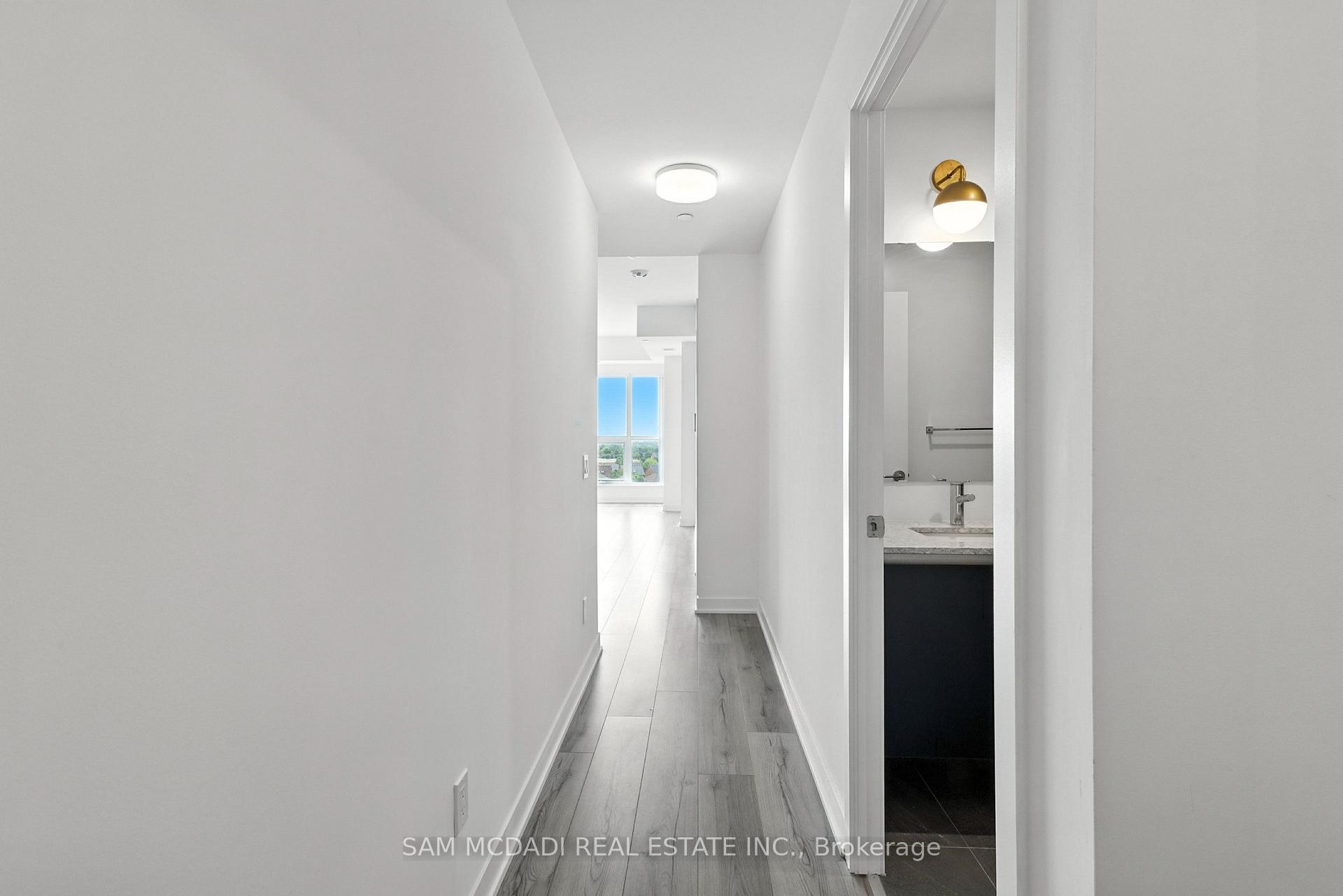 405 Dundas Street W 722