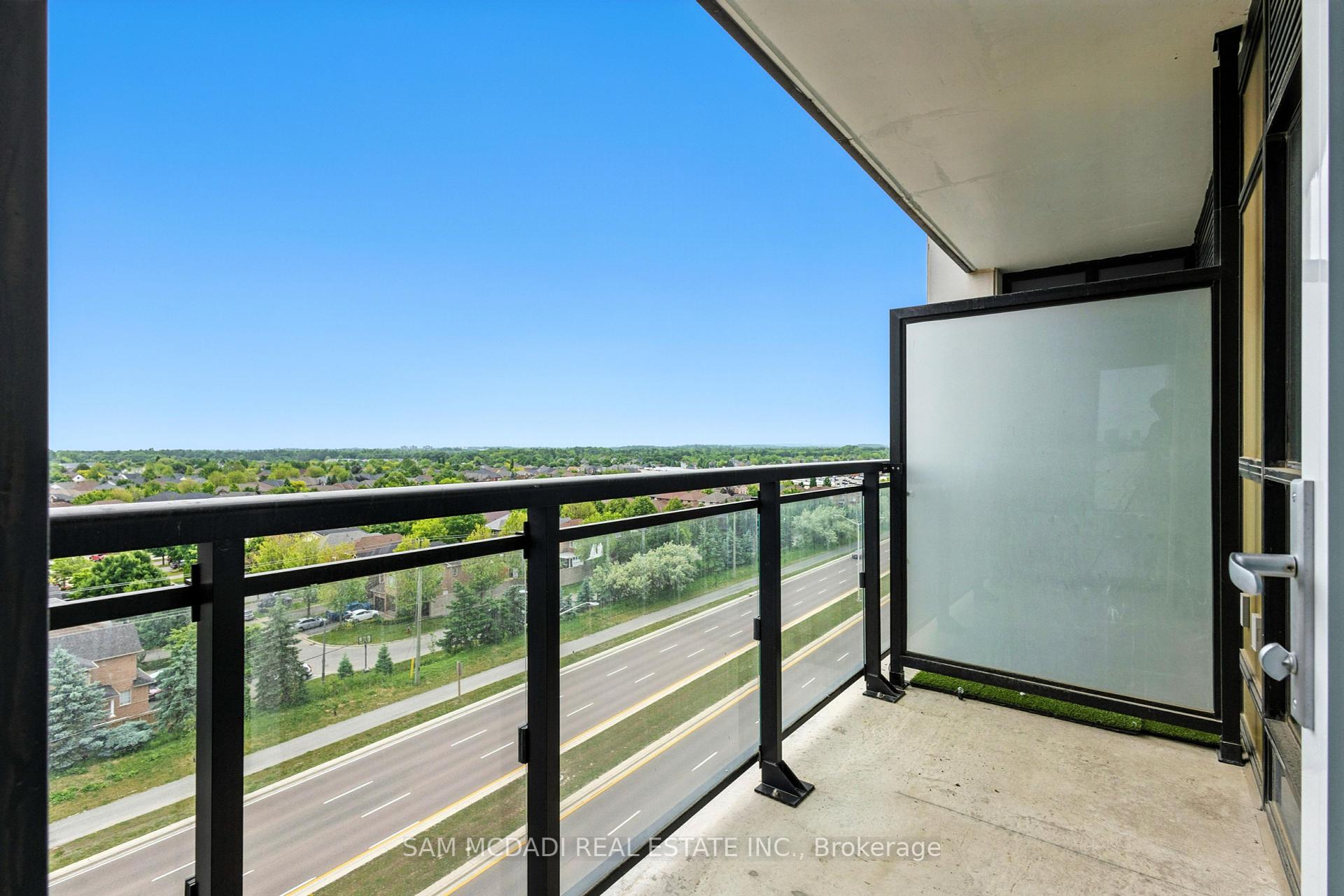 405 Dundas Street W 722