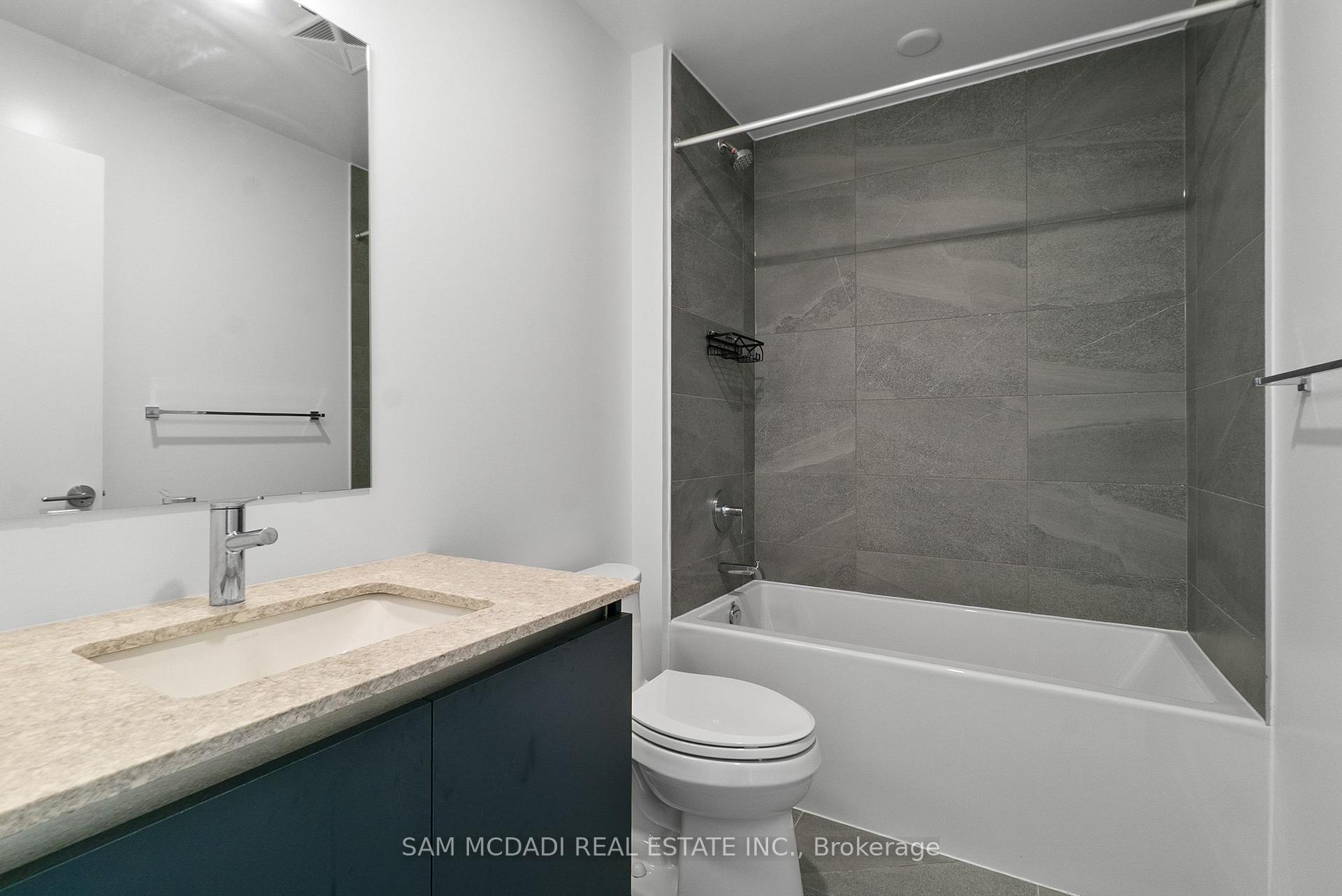405 Dundas Street W 722