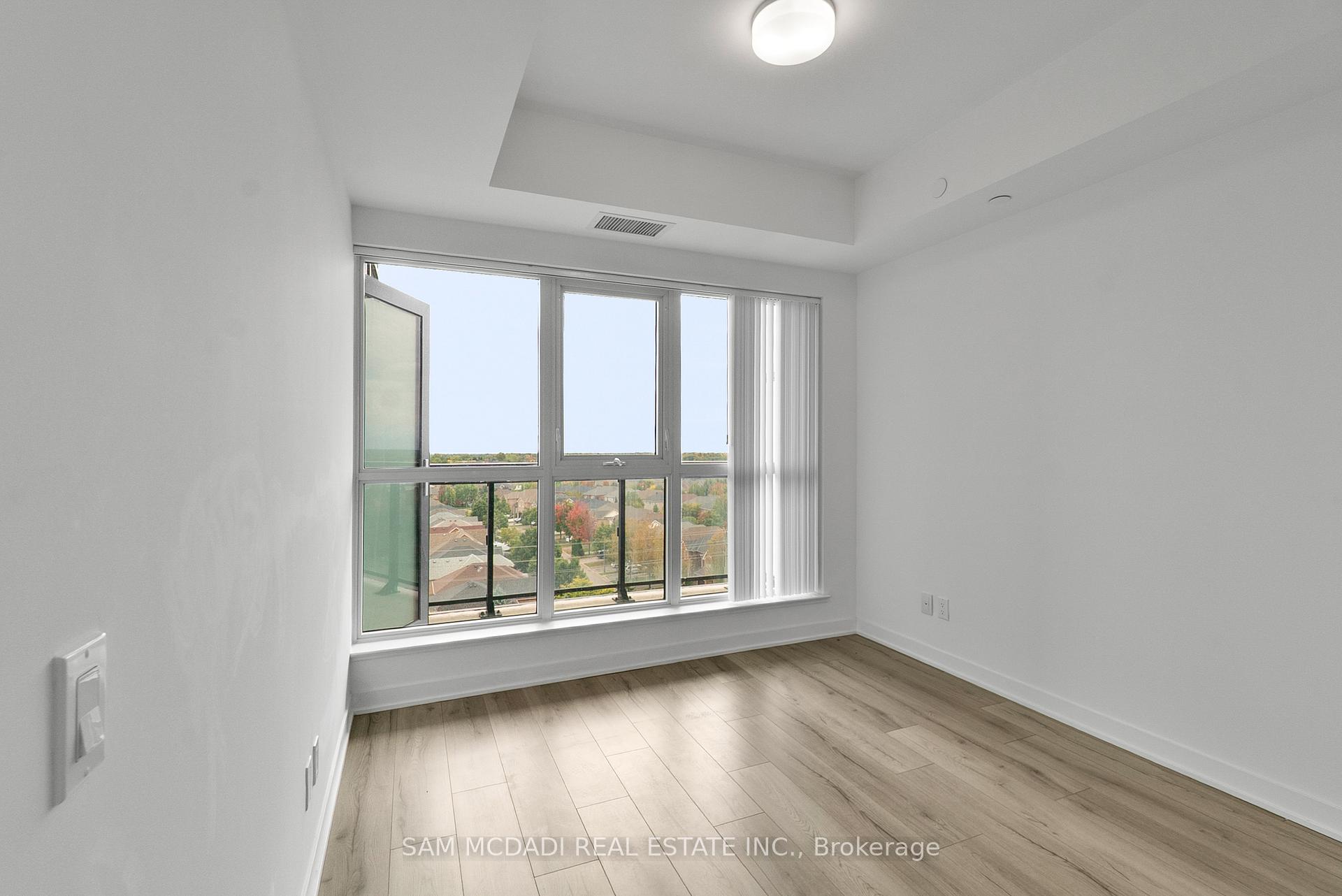 405 Dundas Street W 722