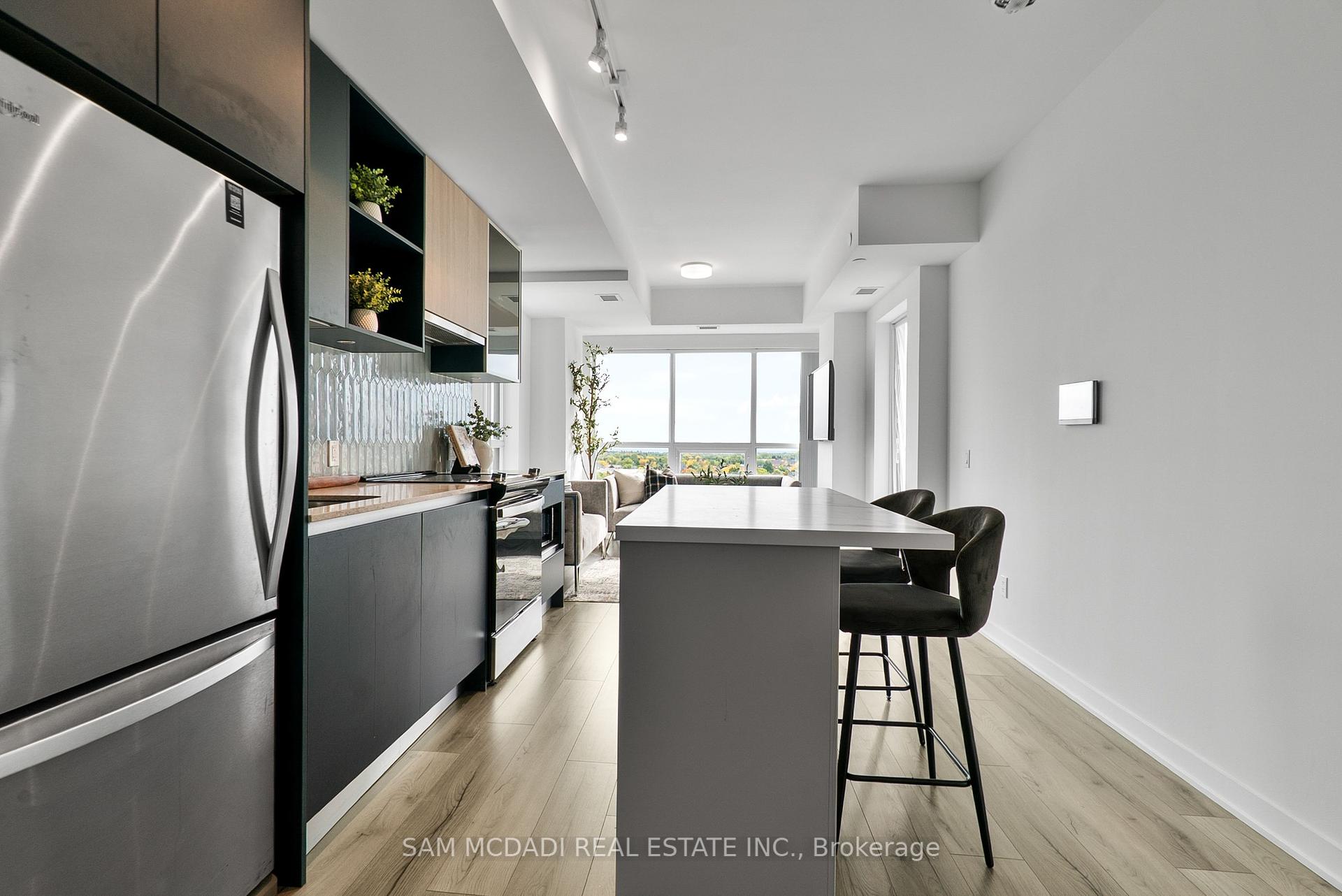 405 Dundas Street W 722