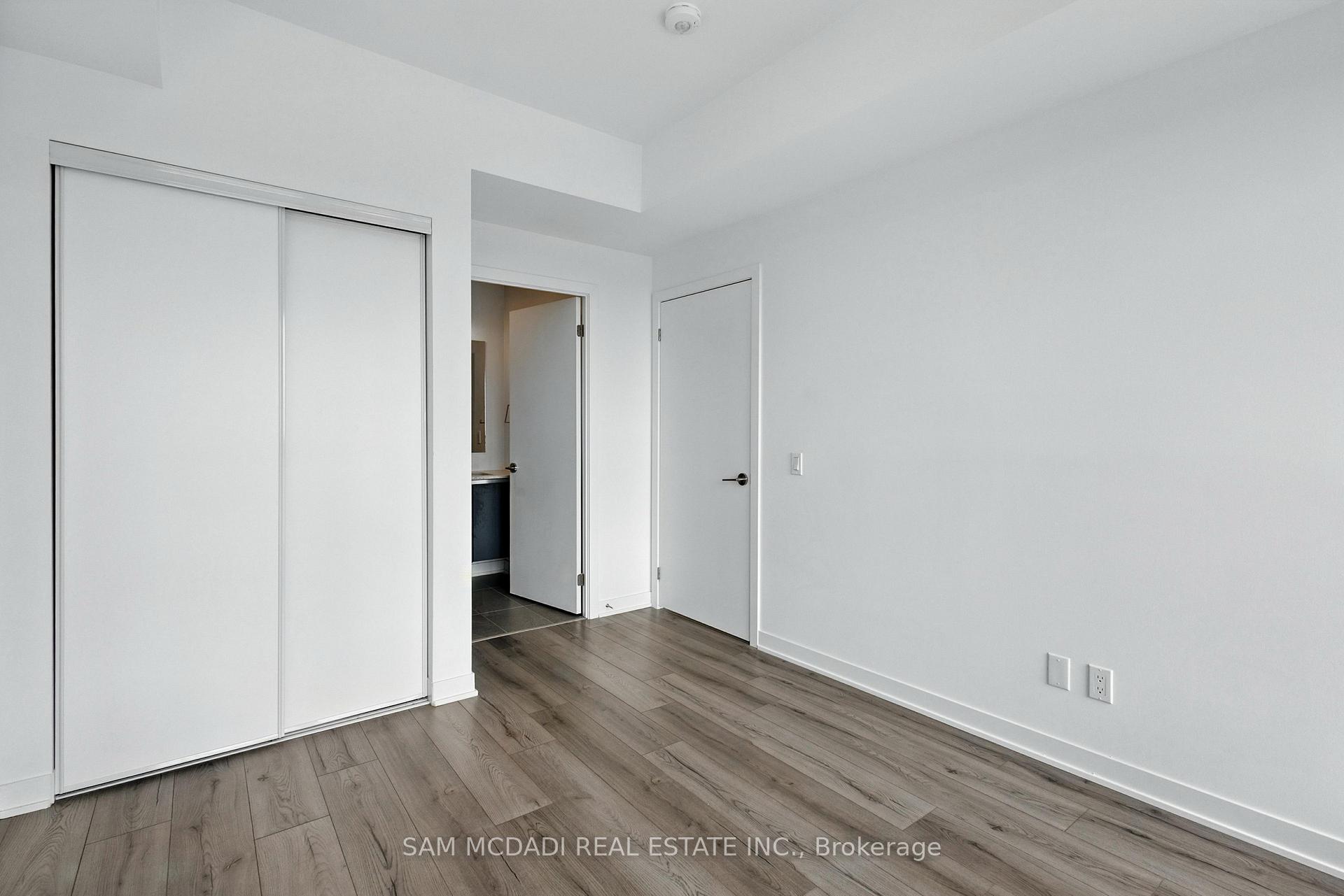 405 Dundas Street W 722