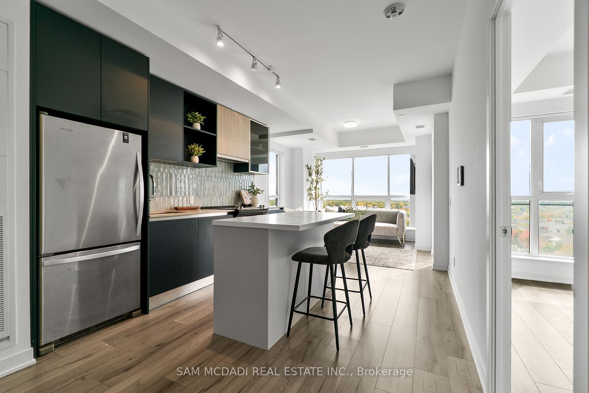 405 Dundas Street W 722