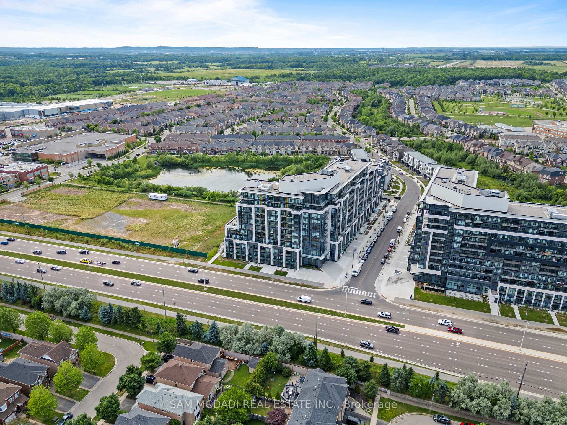 405 Dundas Street W 722