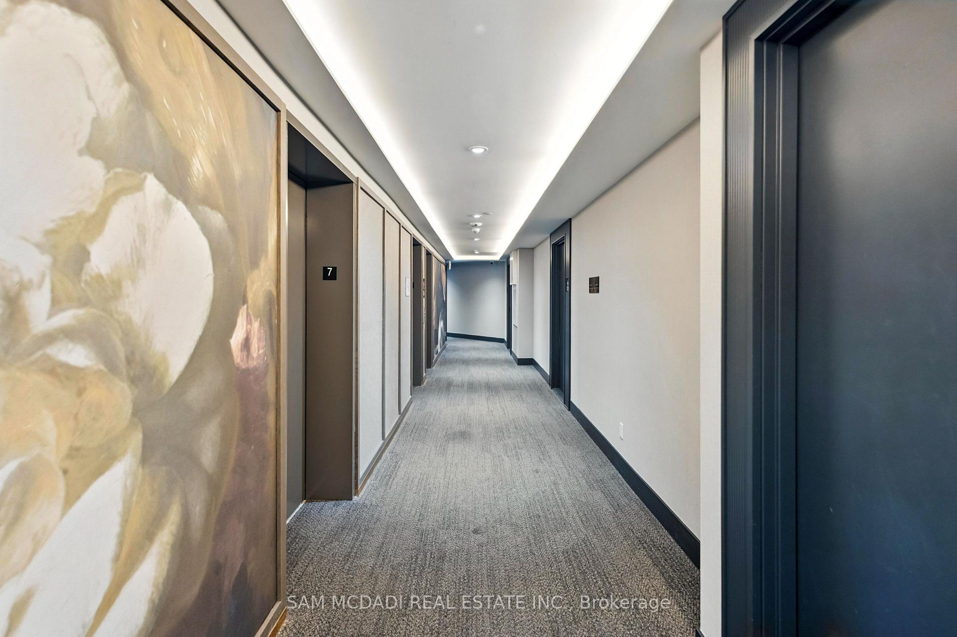 405 Dundas Street W 722