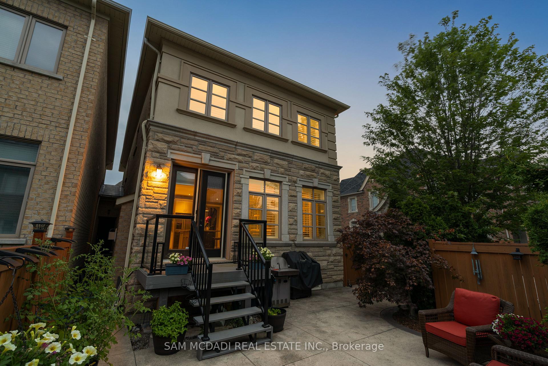 2469 Chateau Common