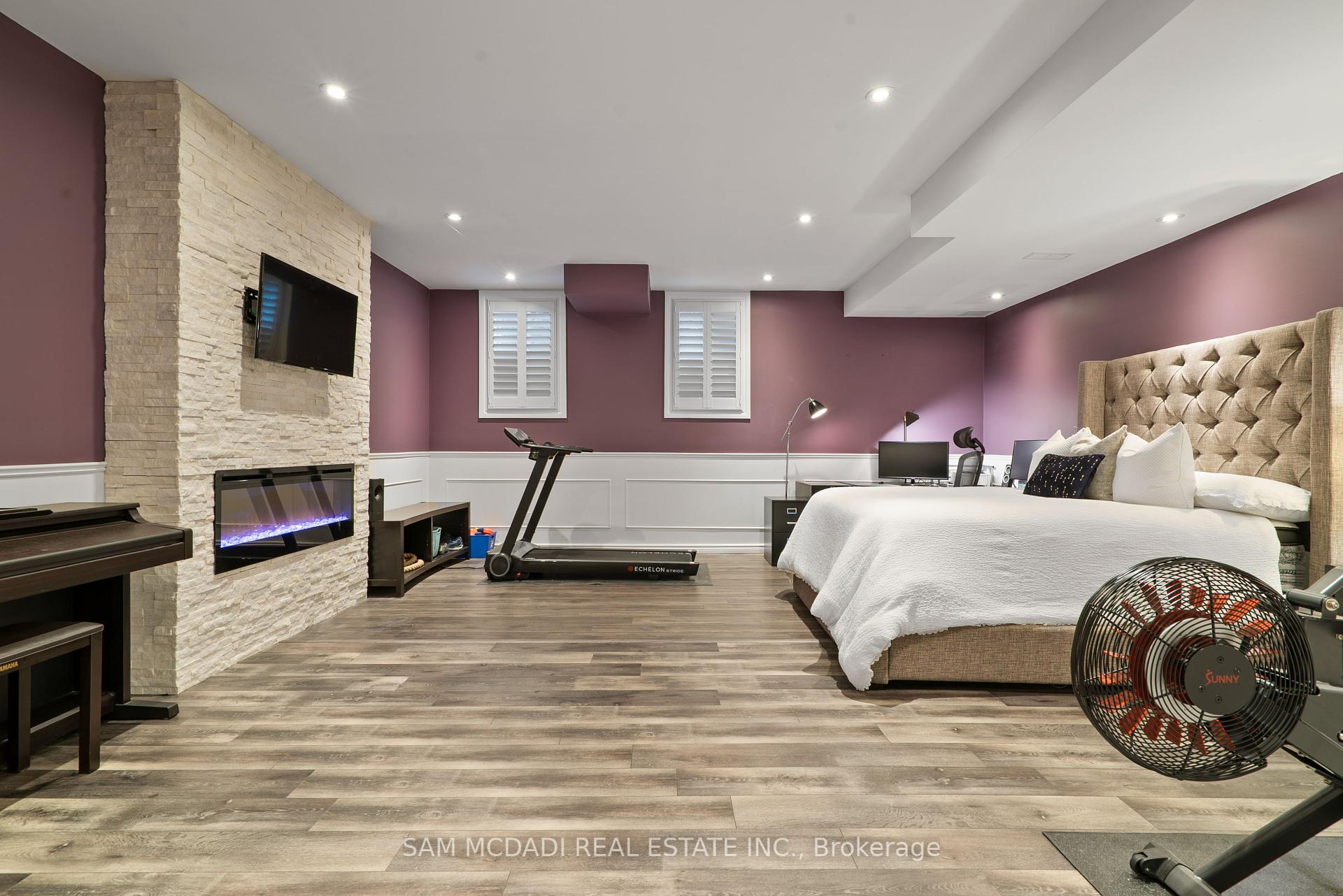 2469 Chateau Common