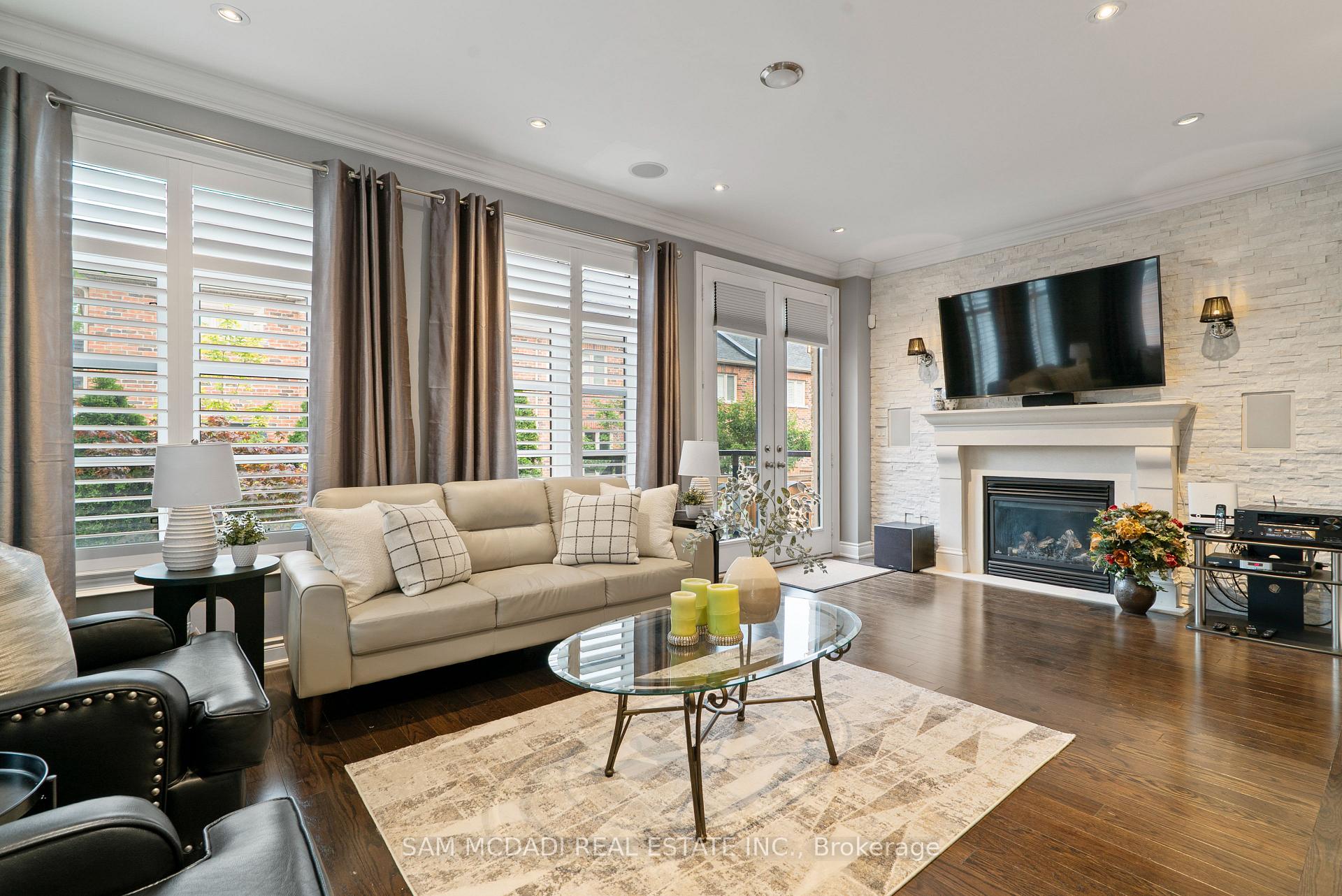 2469 Chateau Common