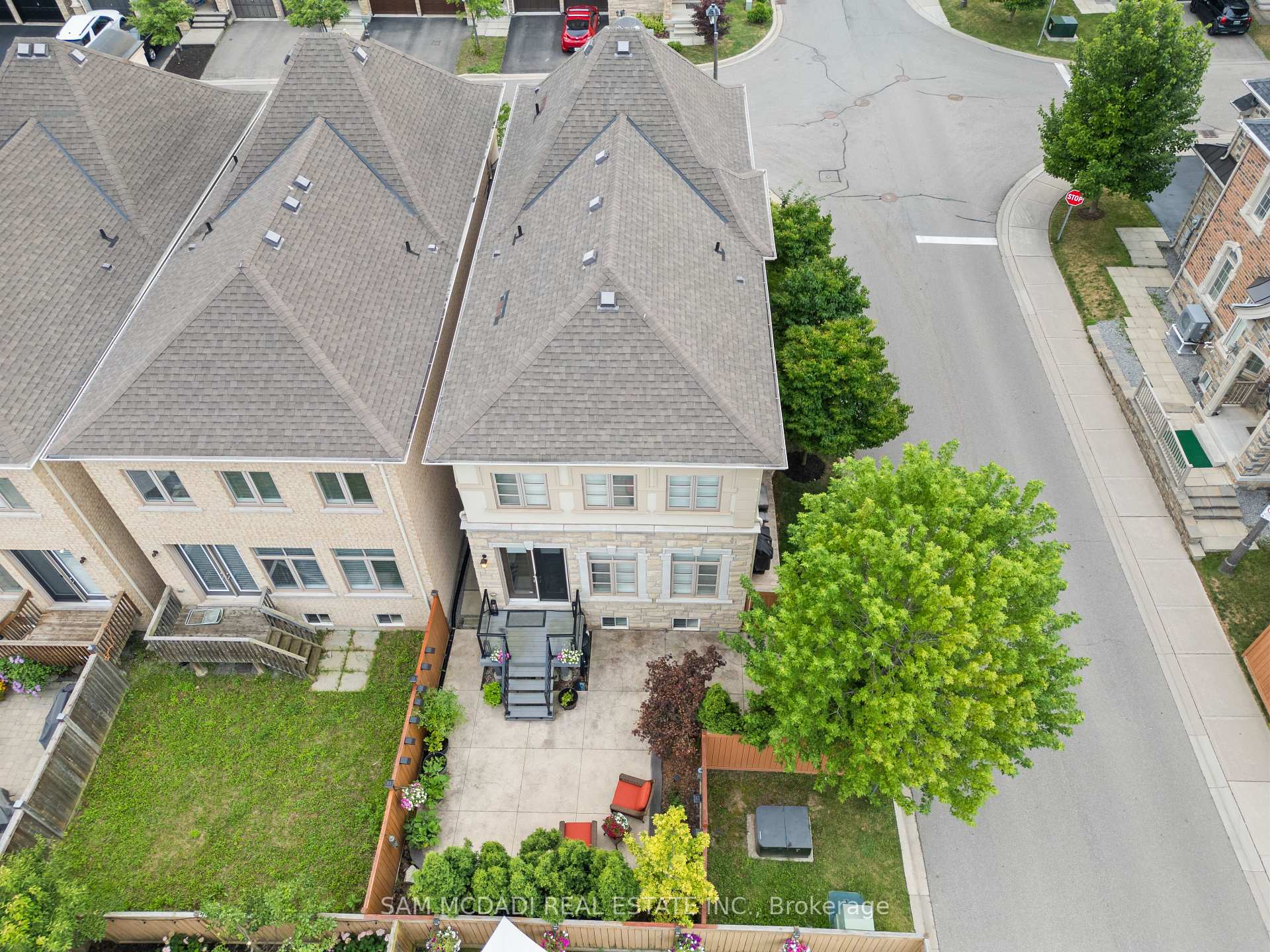 2469 Chateau Common