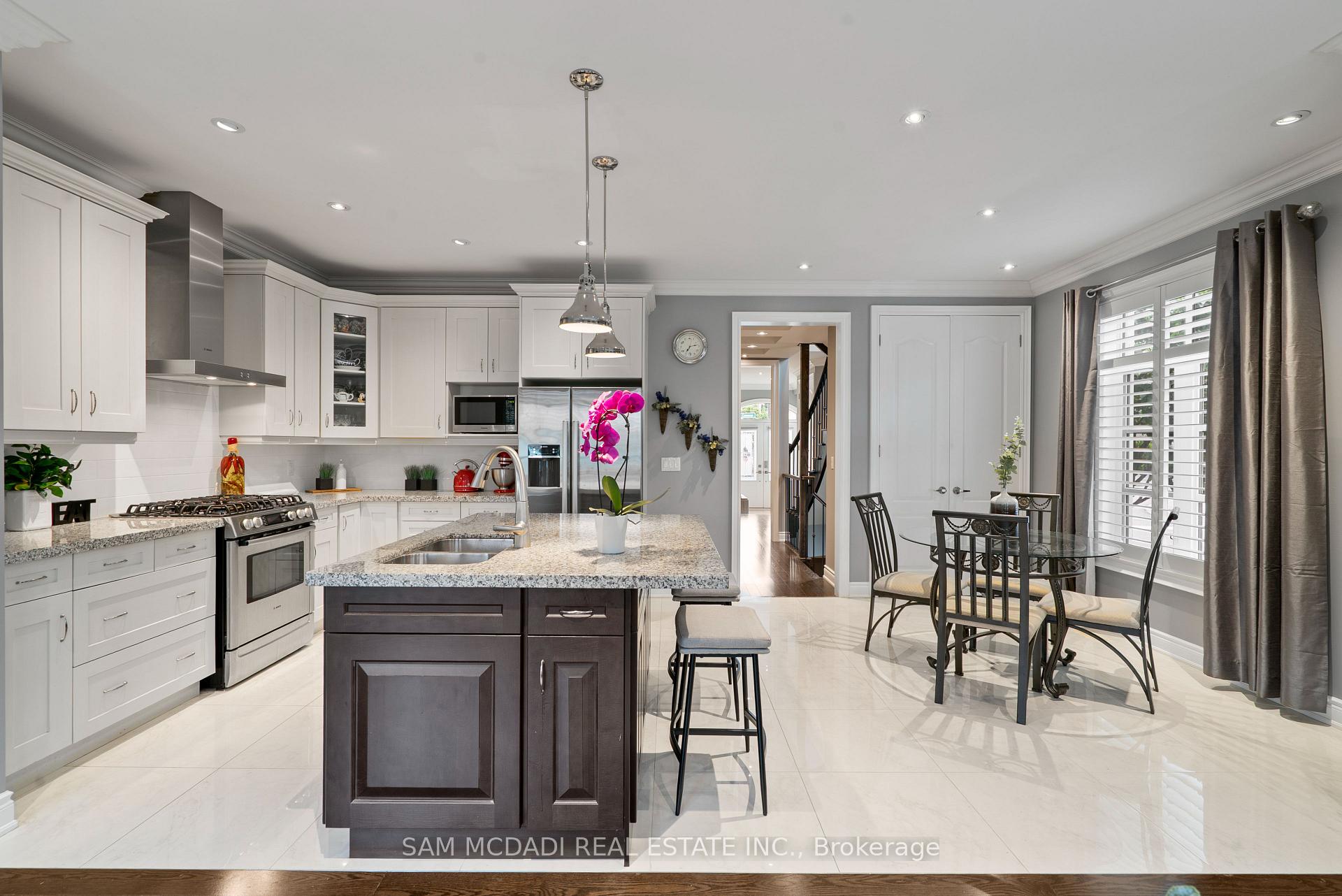 2469 Chateau Common