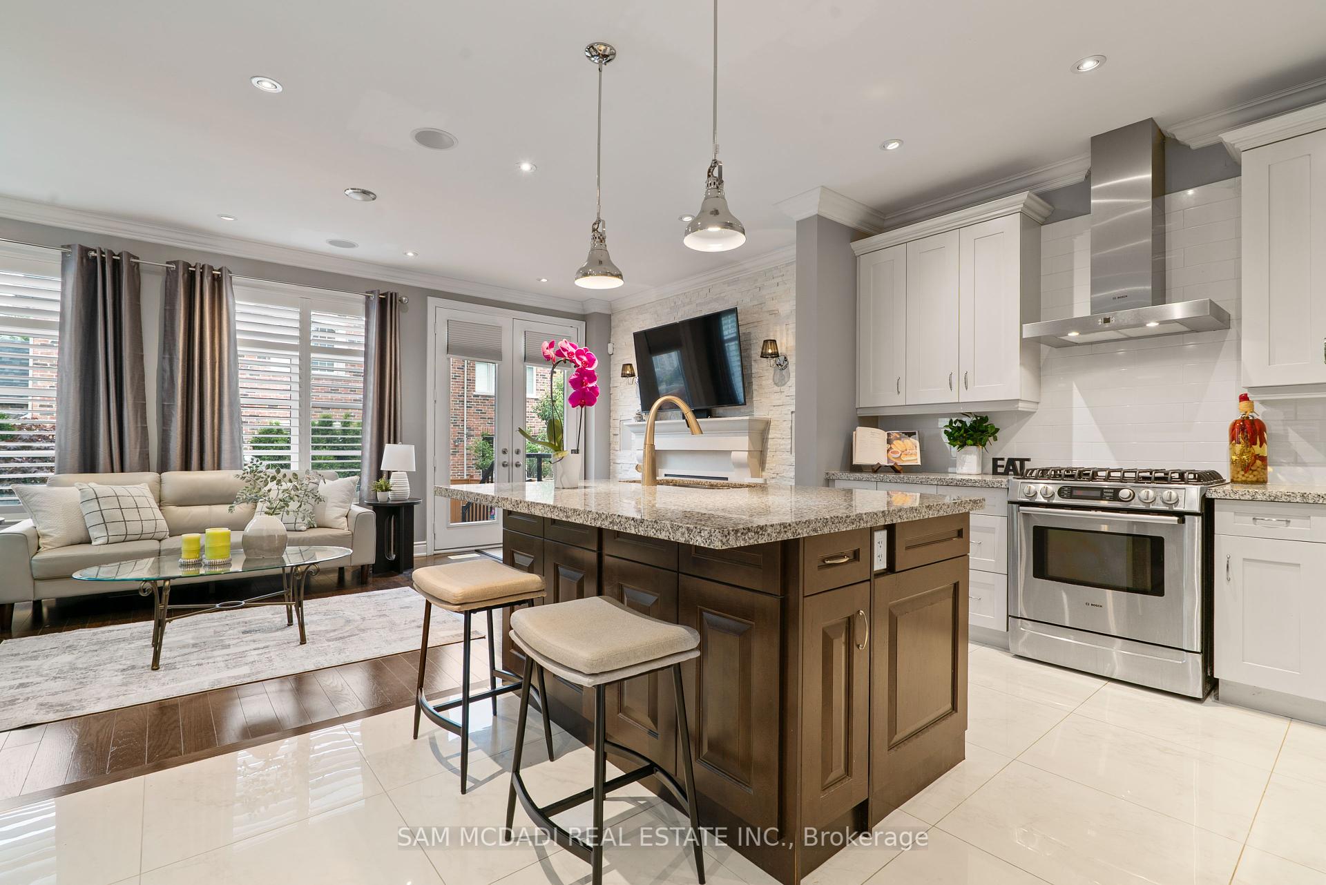 2469 Chateau Common