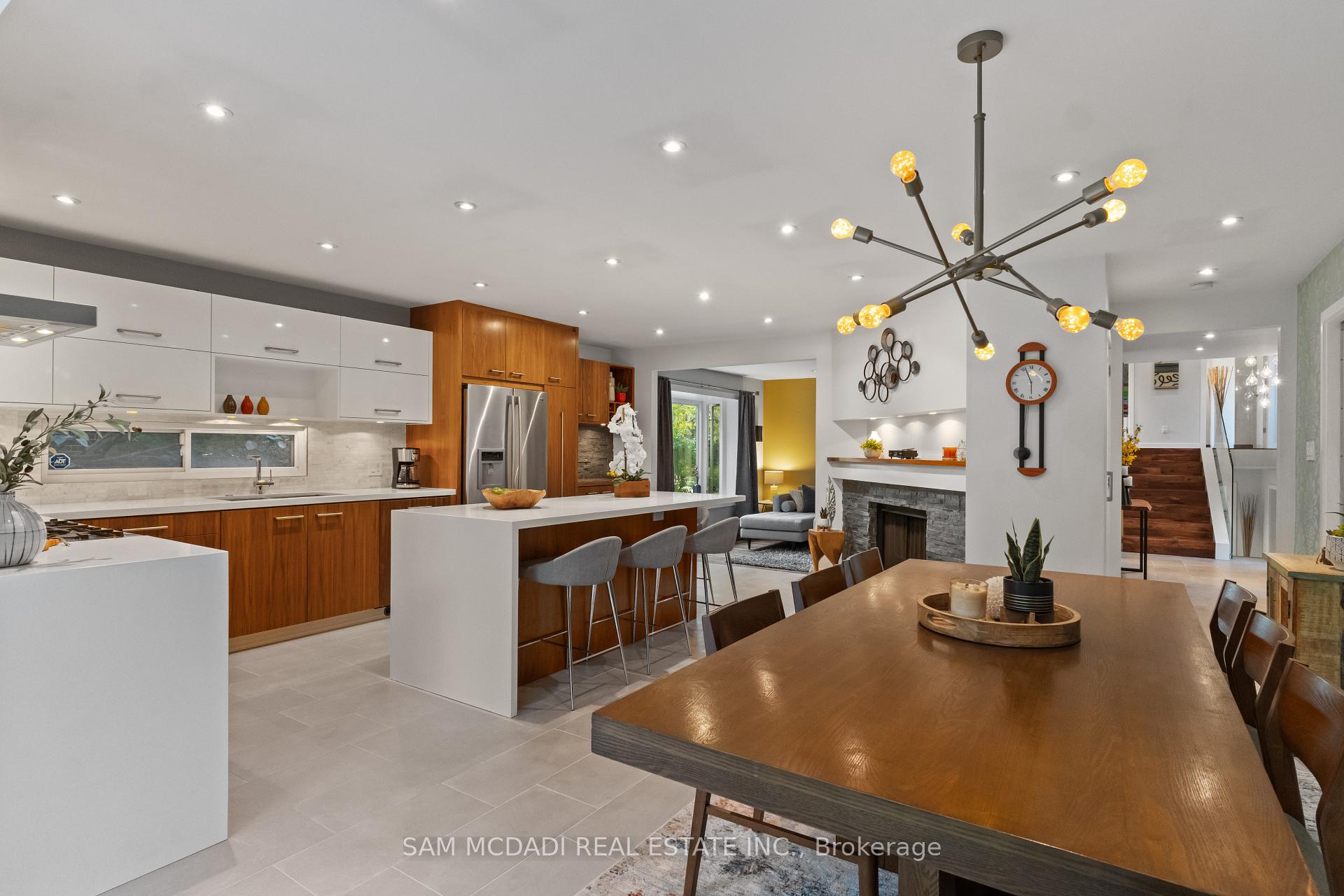 2480 Parmeer Drive