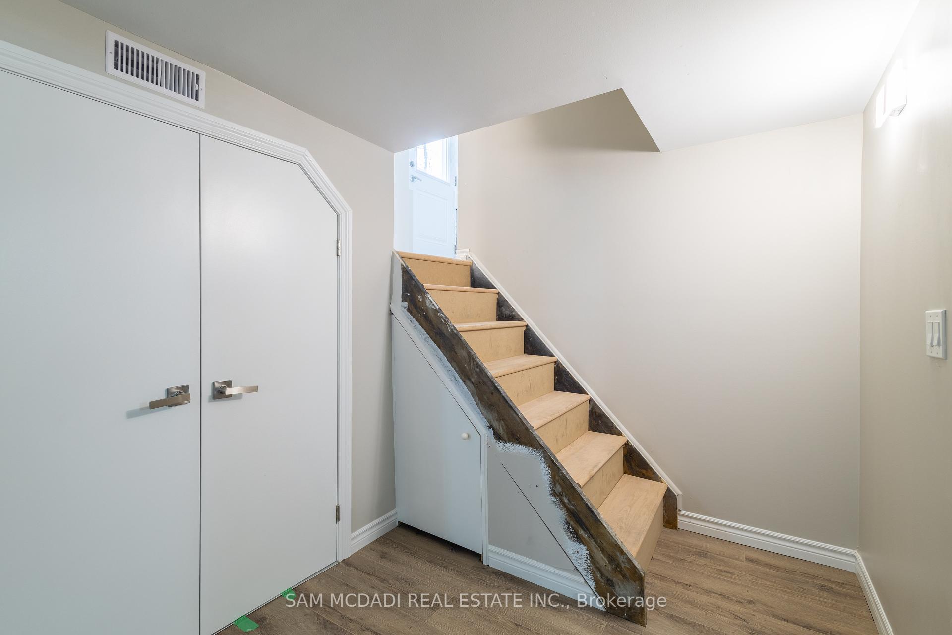 606 Drymen Crescent Lower