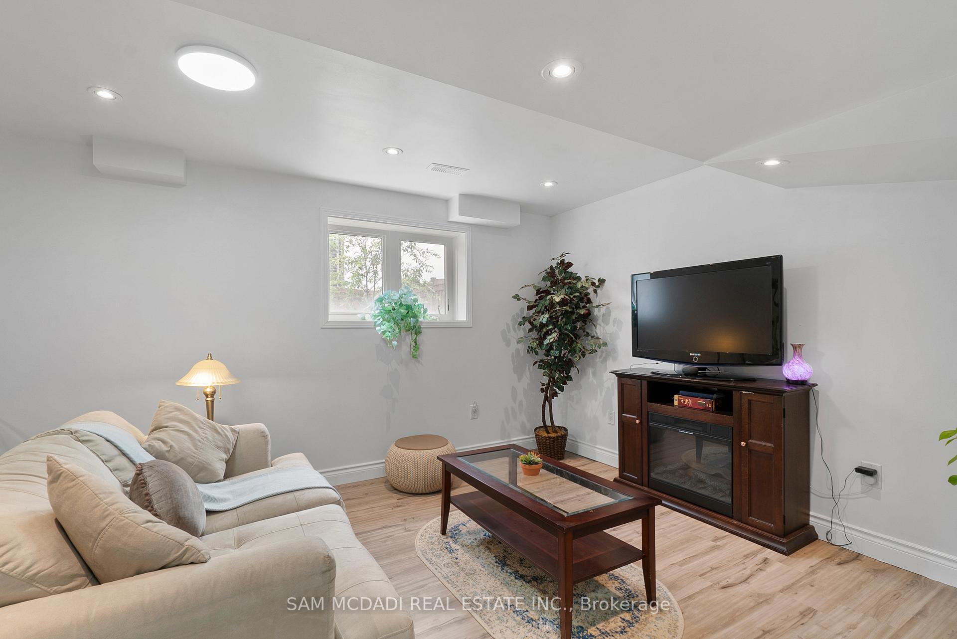 216 Ruhl Drive, Milton