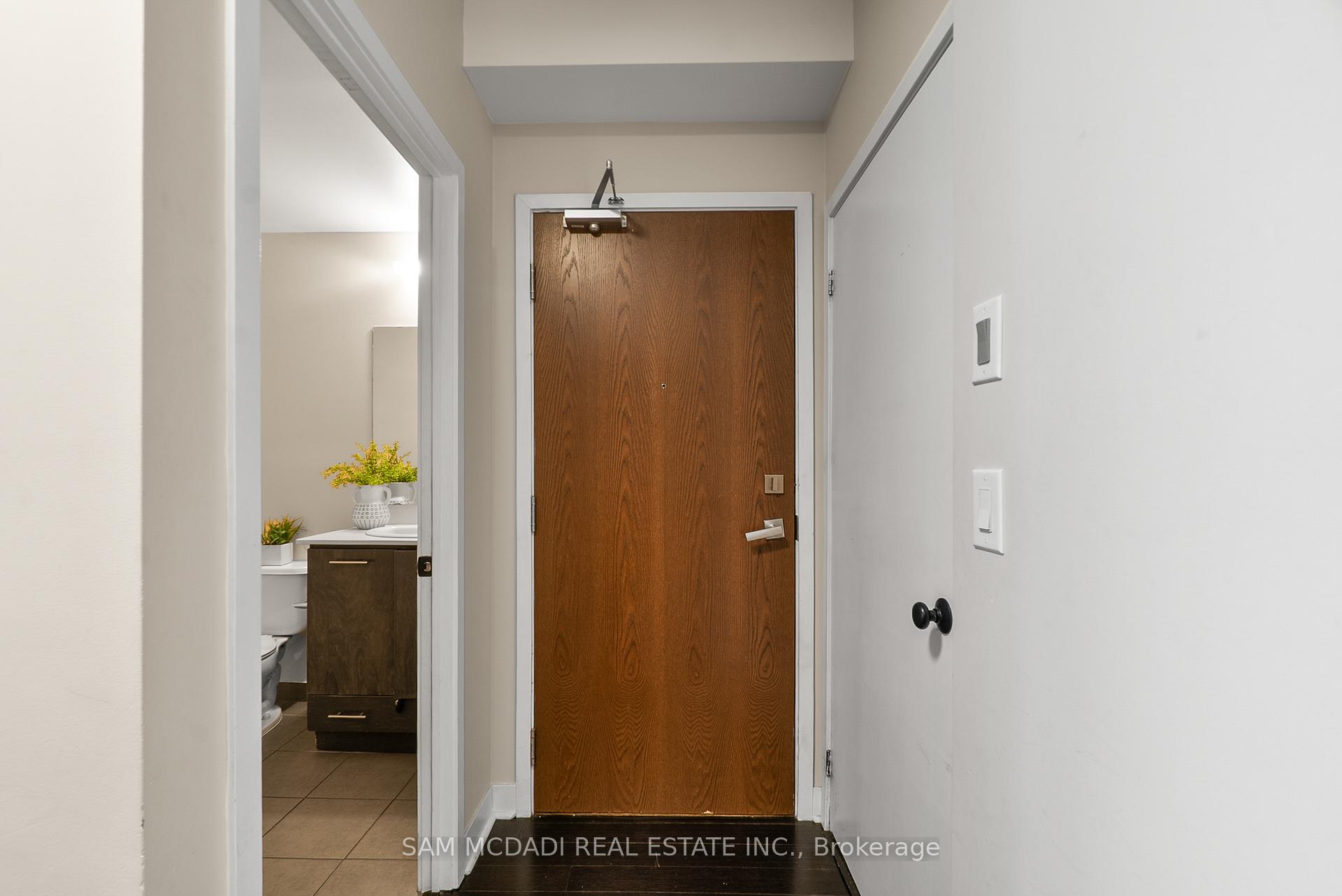 360 Square One Drive N 707, Mississauga Unit: 707