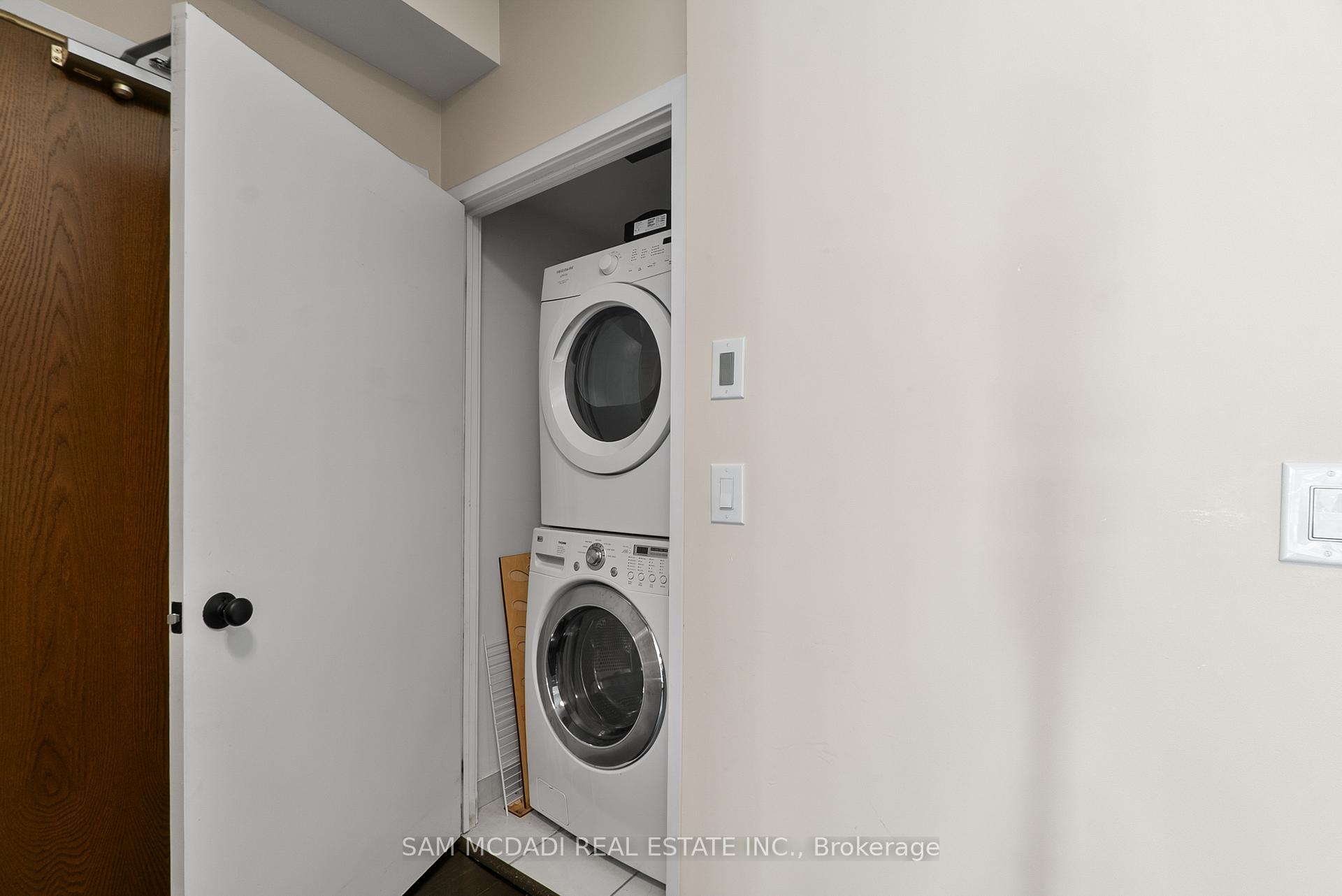360 Square One Drive N 707, Mississauga Unit: 707