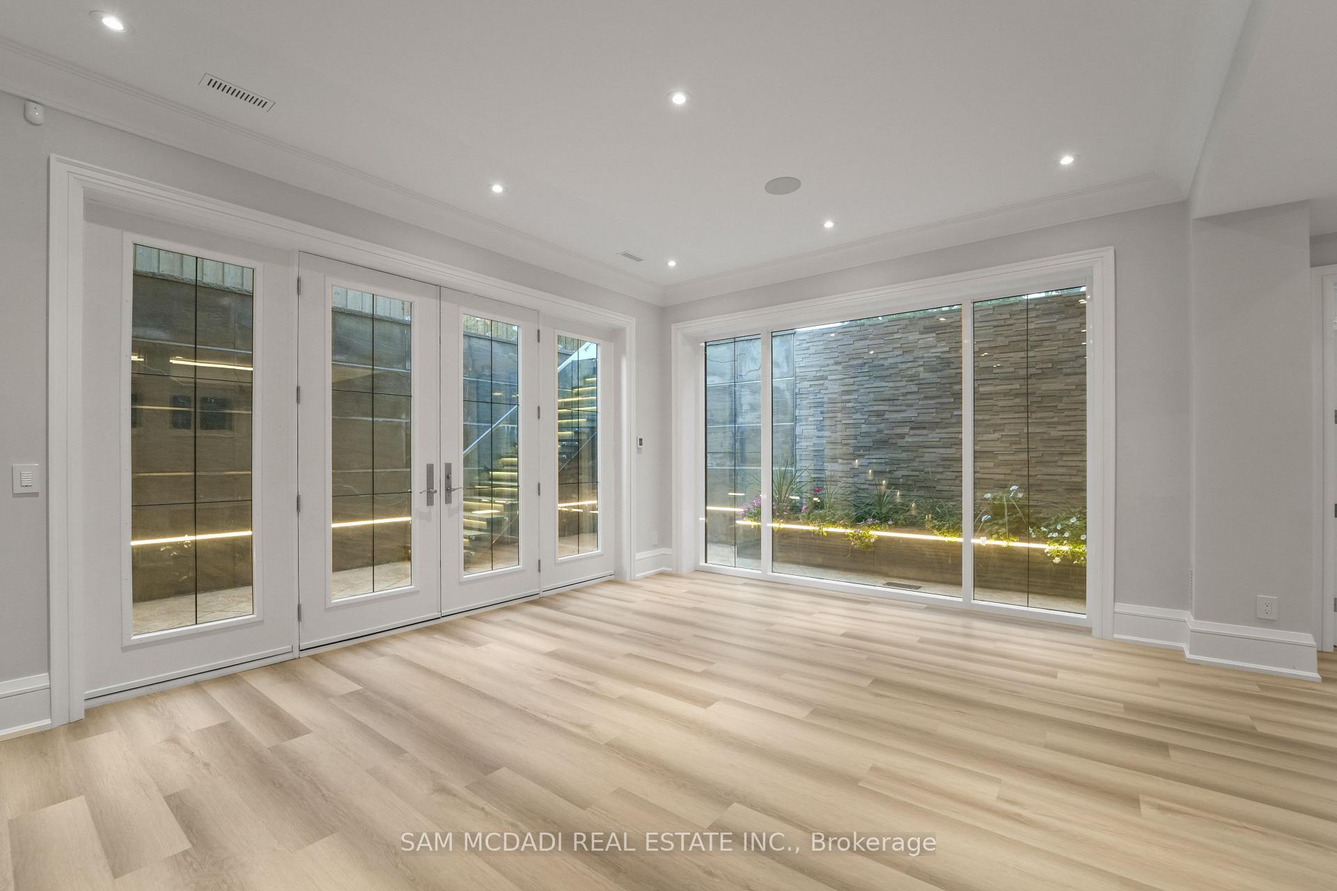 371 Willis Drive, Oakville