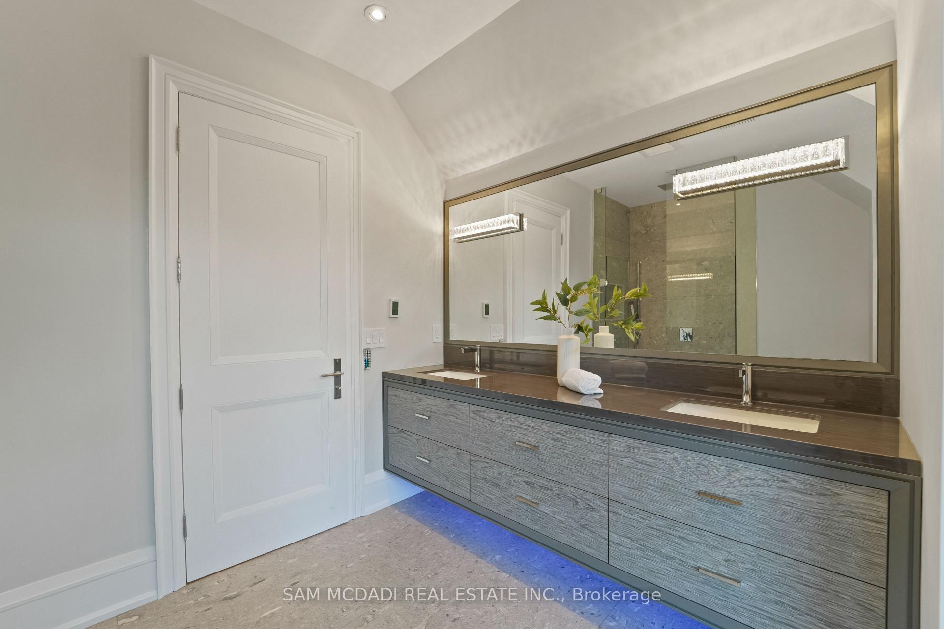 371 Willis Drive, Oakville