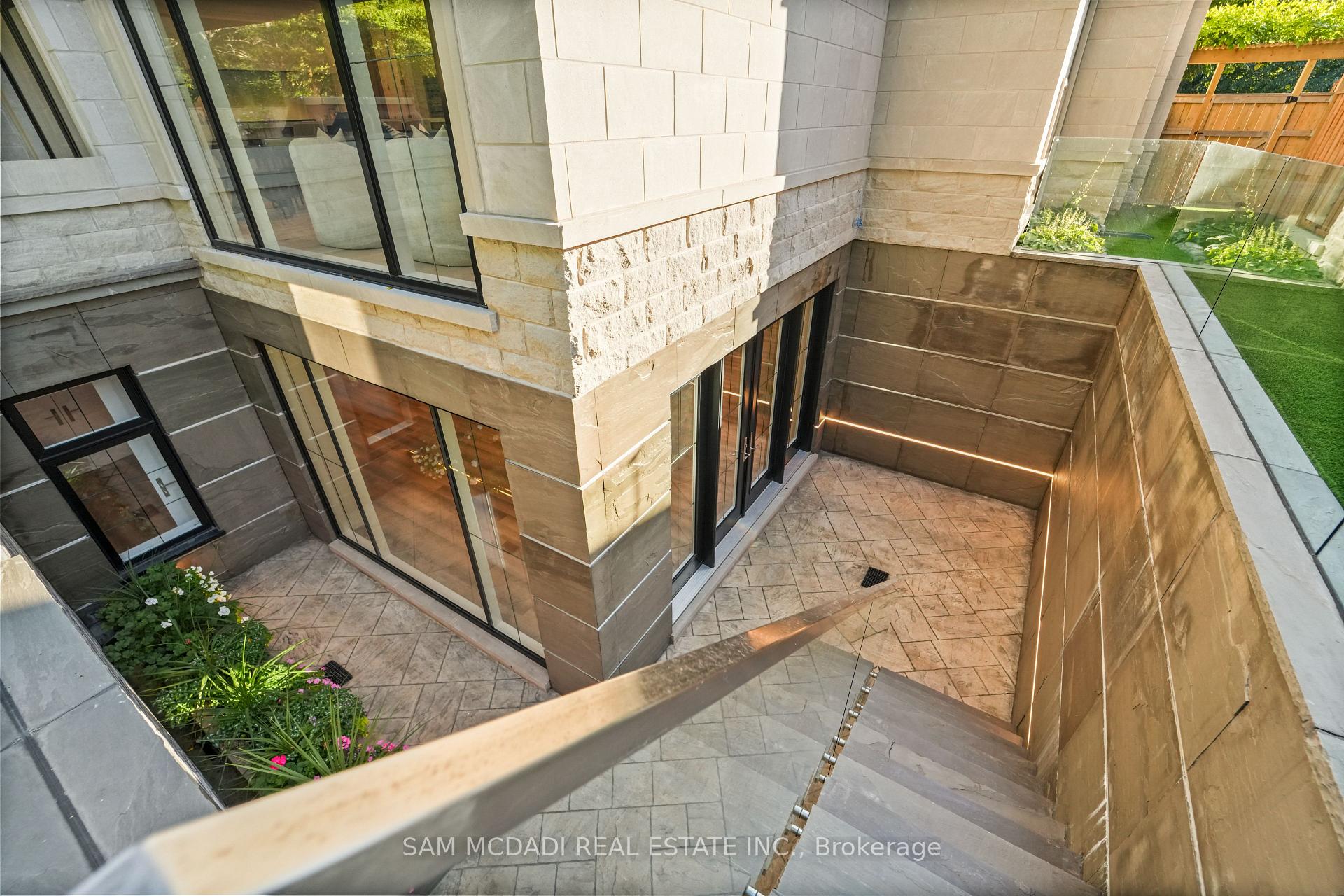 371 Willis Drive, Oakville