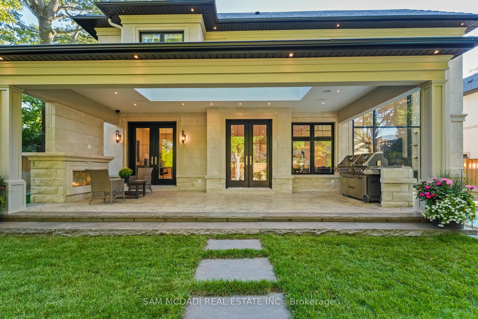 371 Willis Drive, Oakville