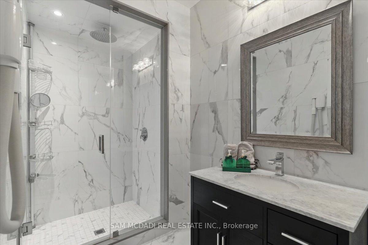 883 Parkland Avenue, Mississauga