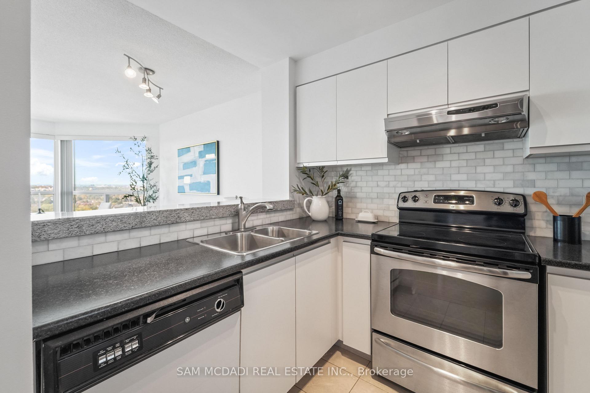 2177 Burnhamthorpe Road W 1807, Mississauga Unit: 1807