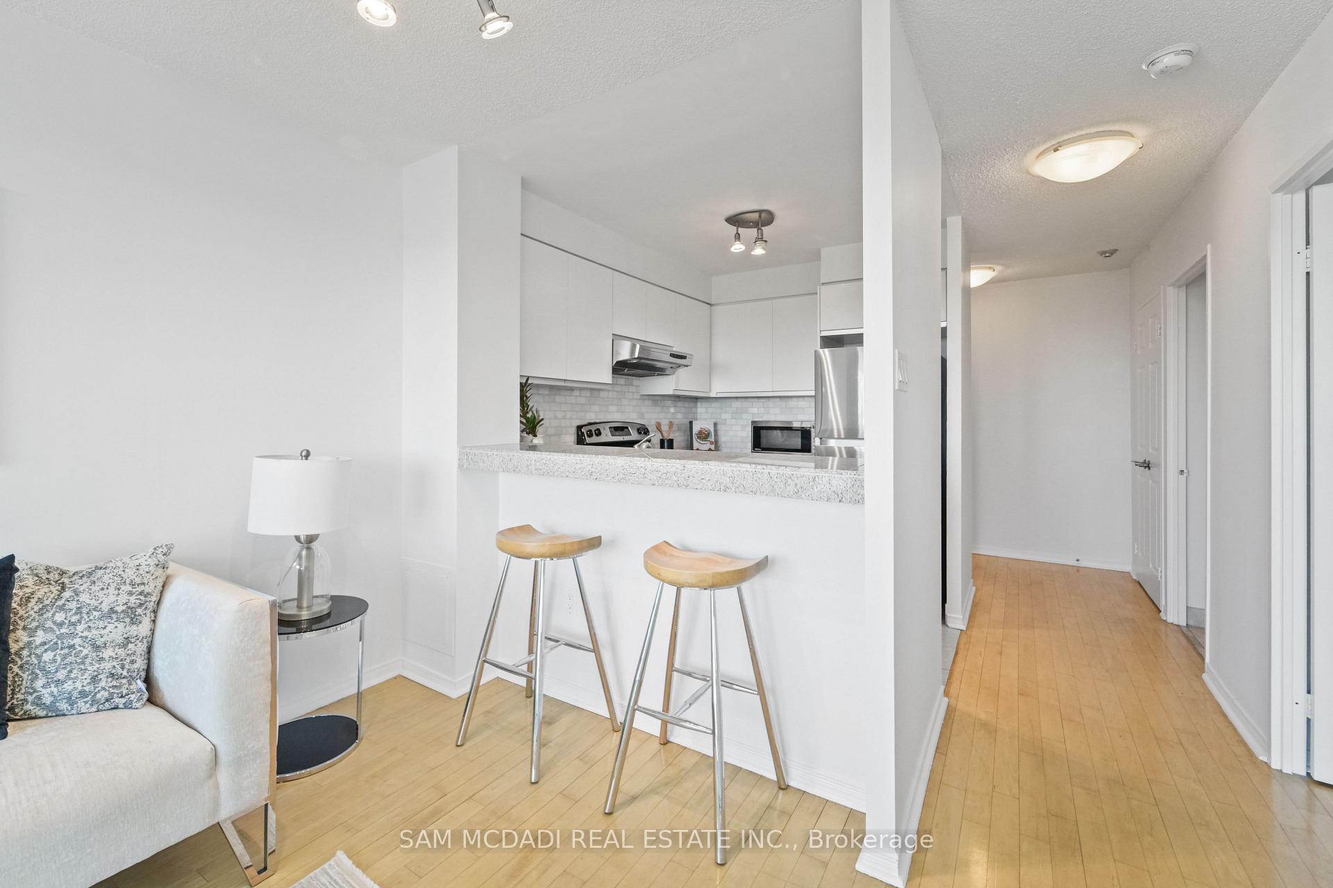 2177 Burnhamthorpe Road W 1807, Mississauga Unit: 1807