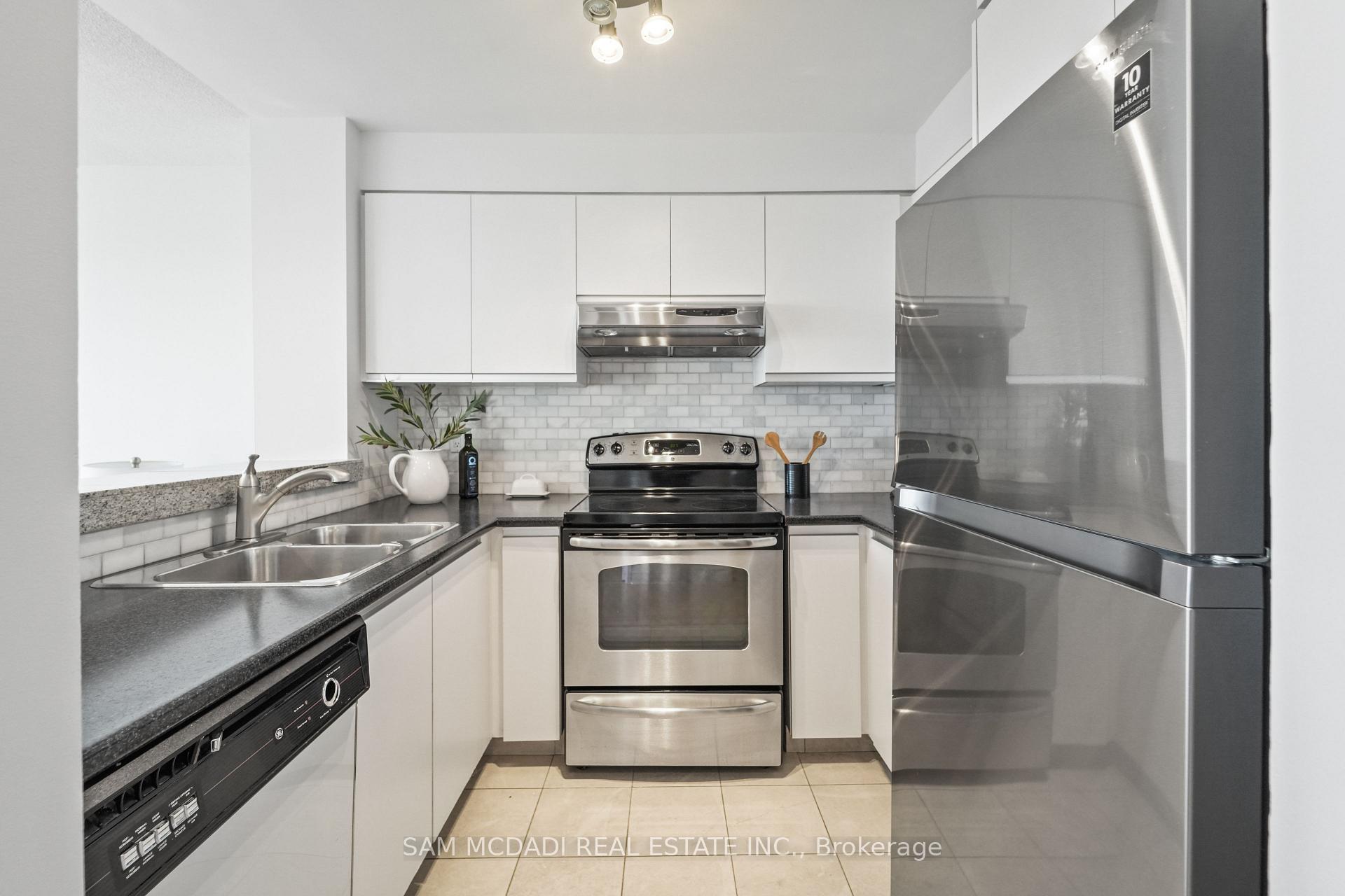 2177 Burnhamthorpe Road W 1807, Mississauga Unit: 1807