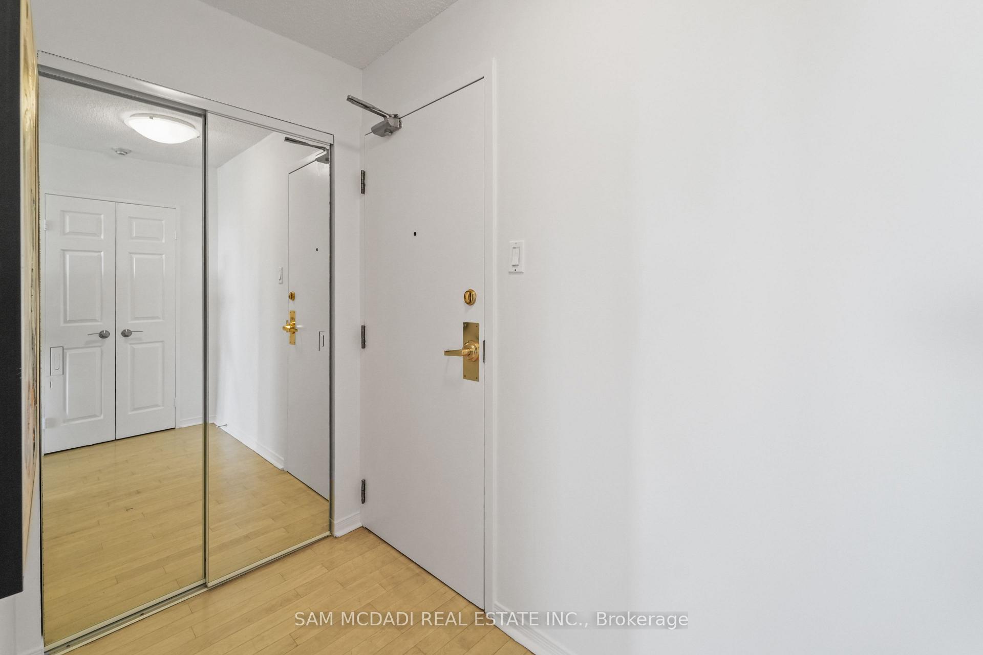 2177 Burnhamthorpe Road W 1807, Mississauga Unit: 1807