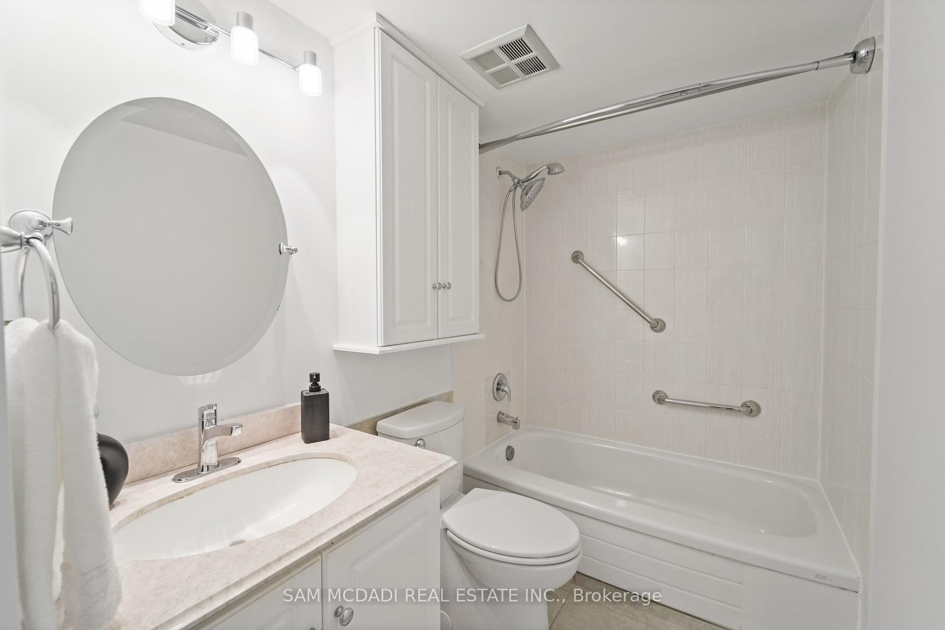 2177 Burnhamthorpe Road W 1807, Mississauga Unit: 1807