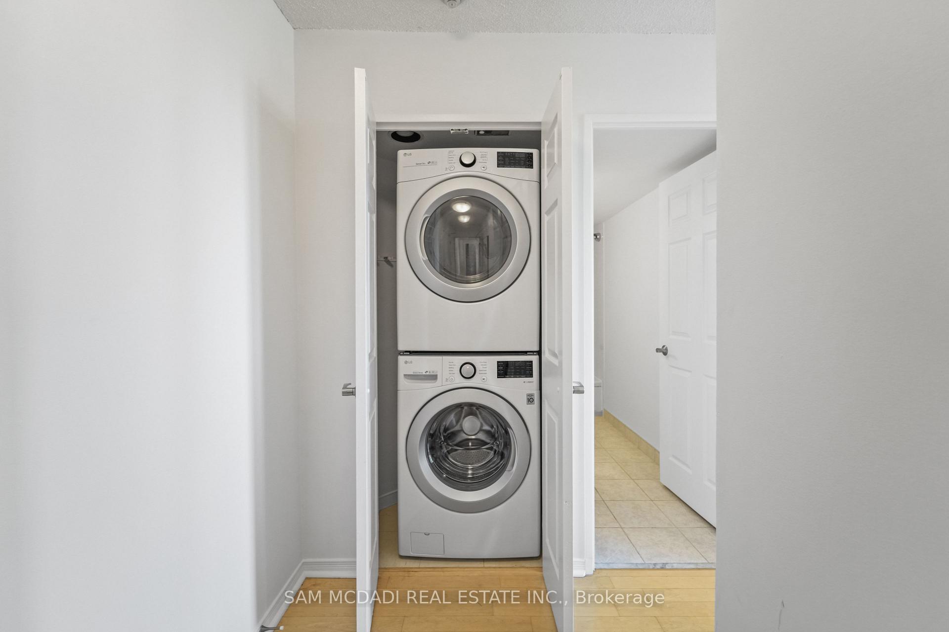 2177 Burnhamthorpe Road W 1807, Mississauga Unit: 1807