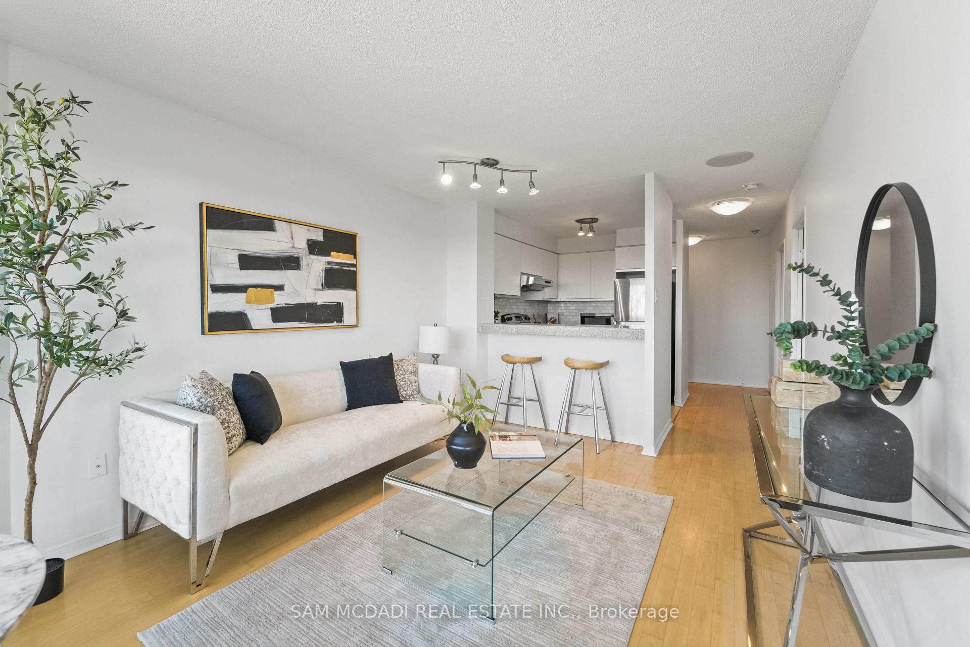 2177 Burnhamthorpe Road W 1807, Mississauga Unit: 1807