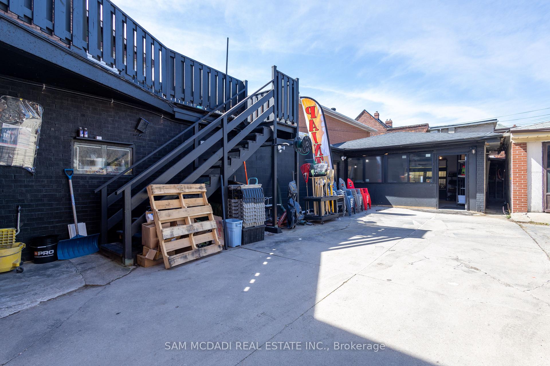 1212 Dufferin Street, Toronto W02
