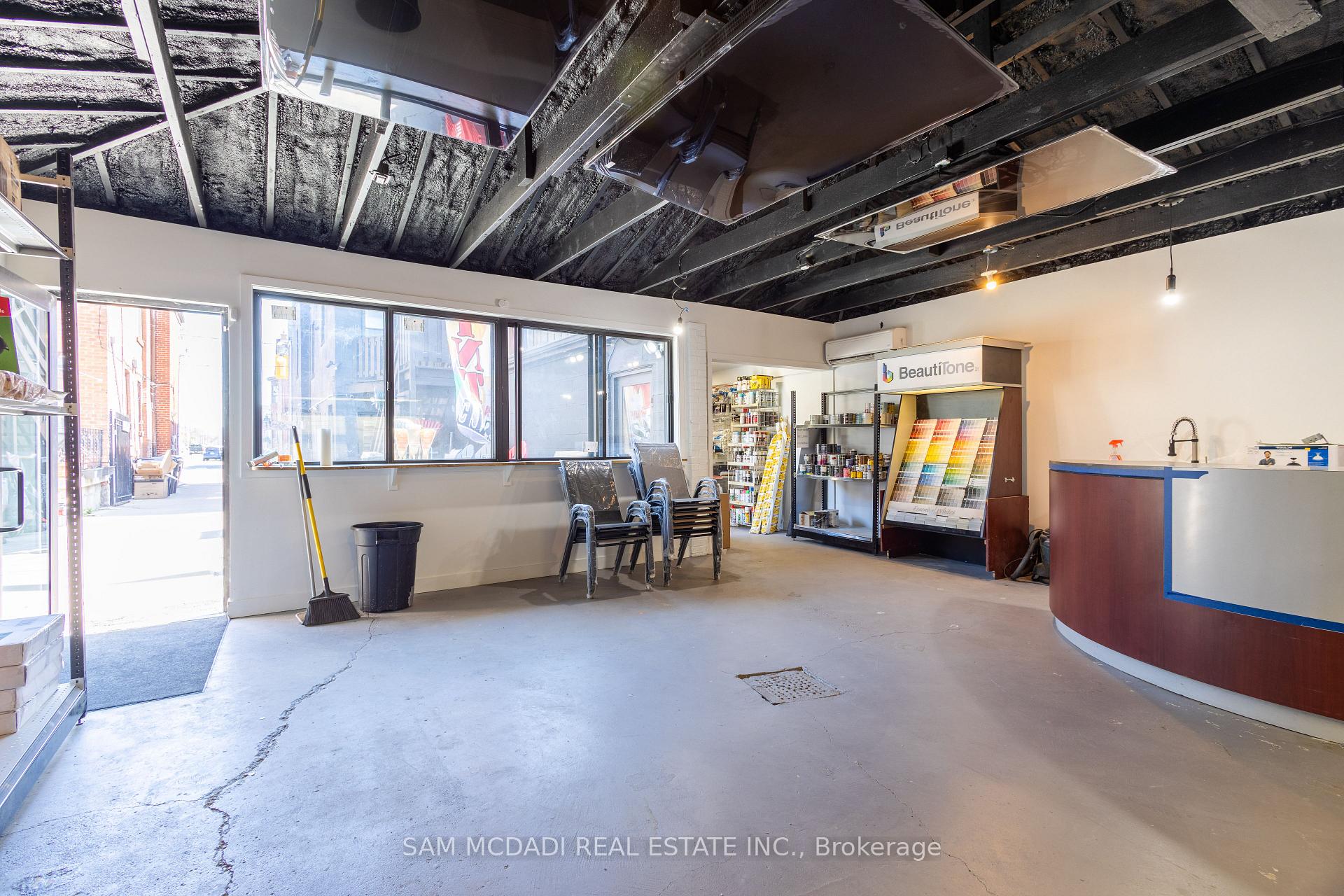 1212 Dufferin Street, Toronto W02