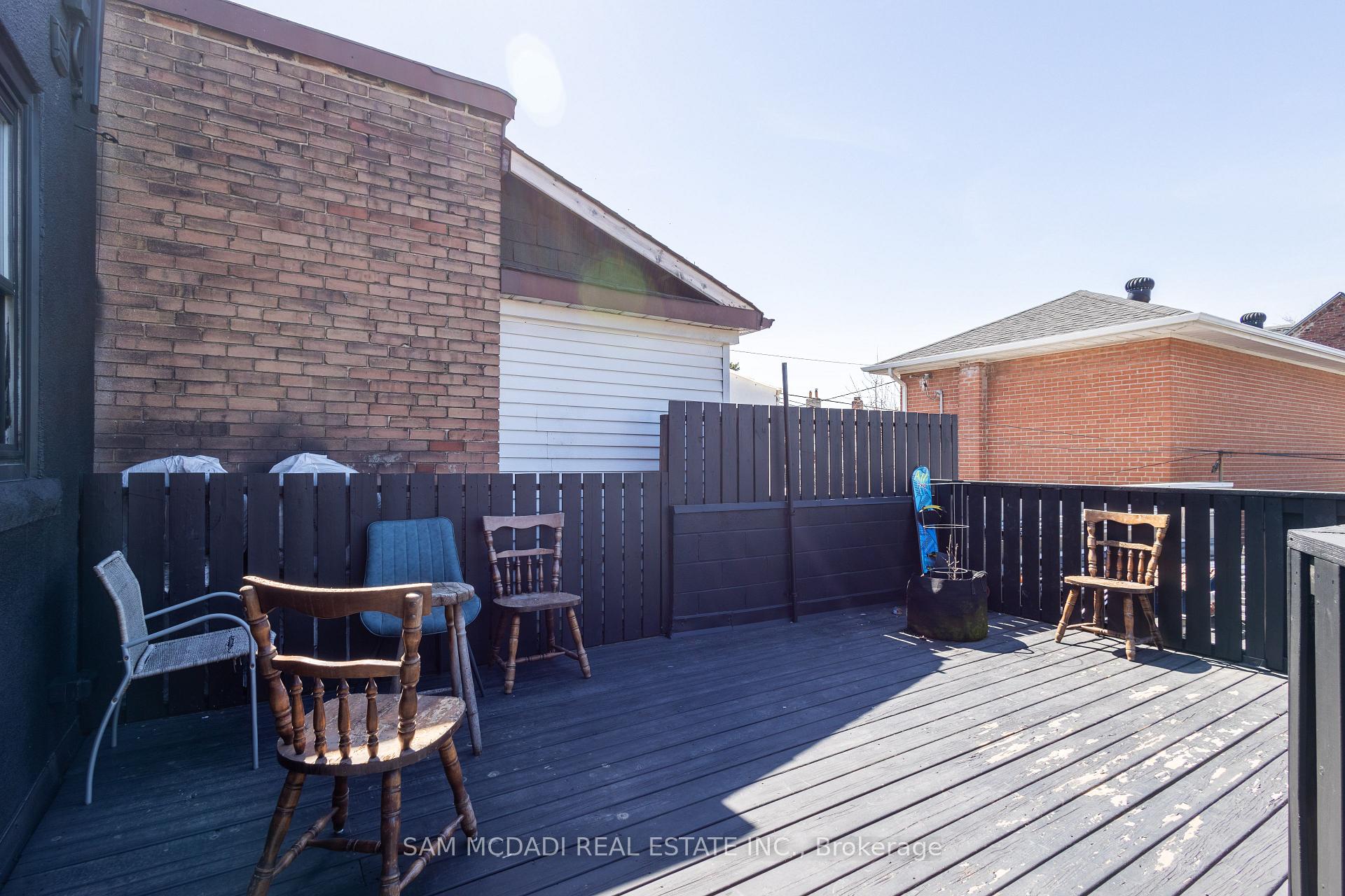 1212 Dufferin Street, Toronto W02
