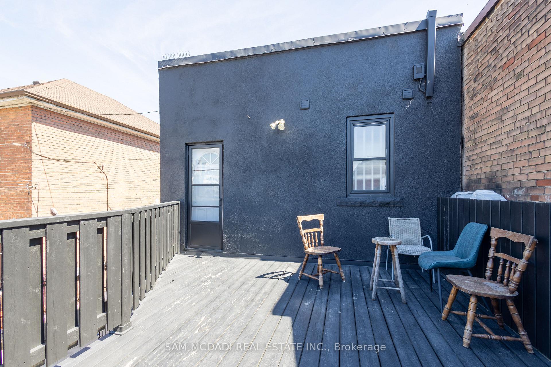 1212 Dufferin Street, Toronto W02
