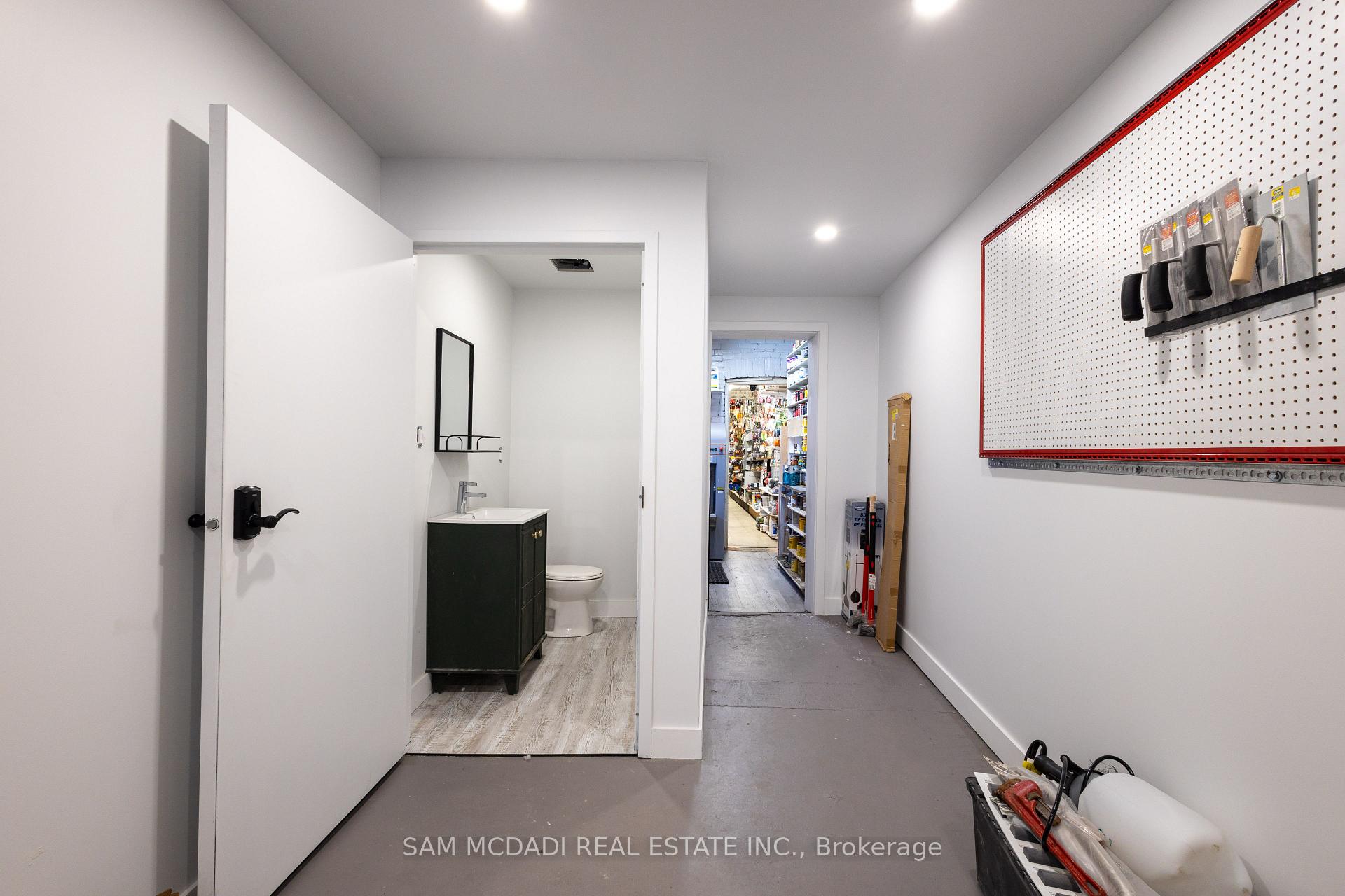 1212 Dufferin Street, Toronto W02