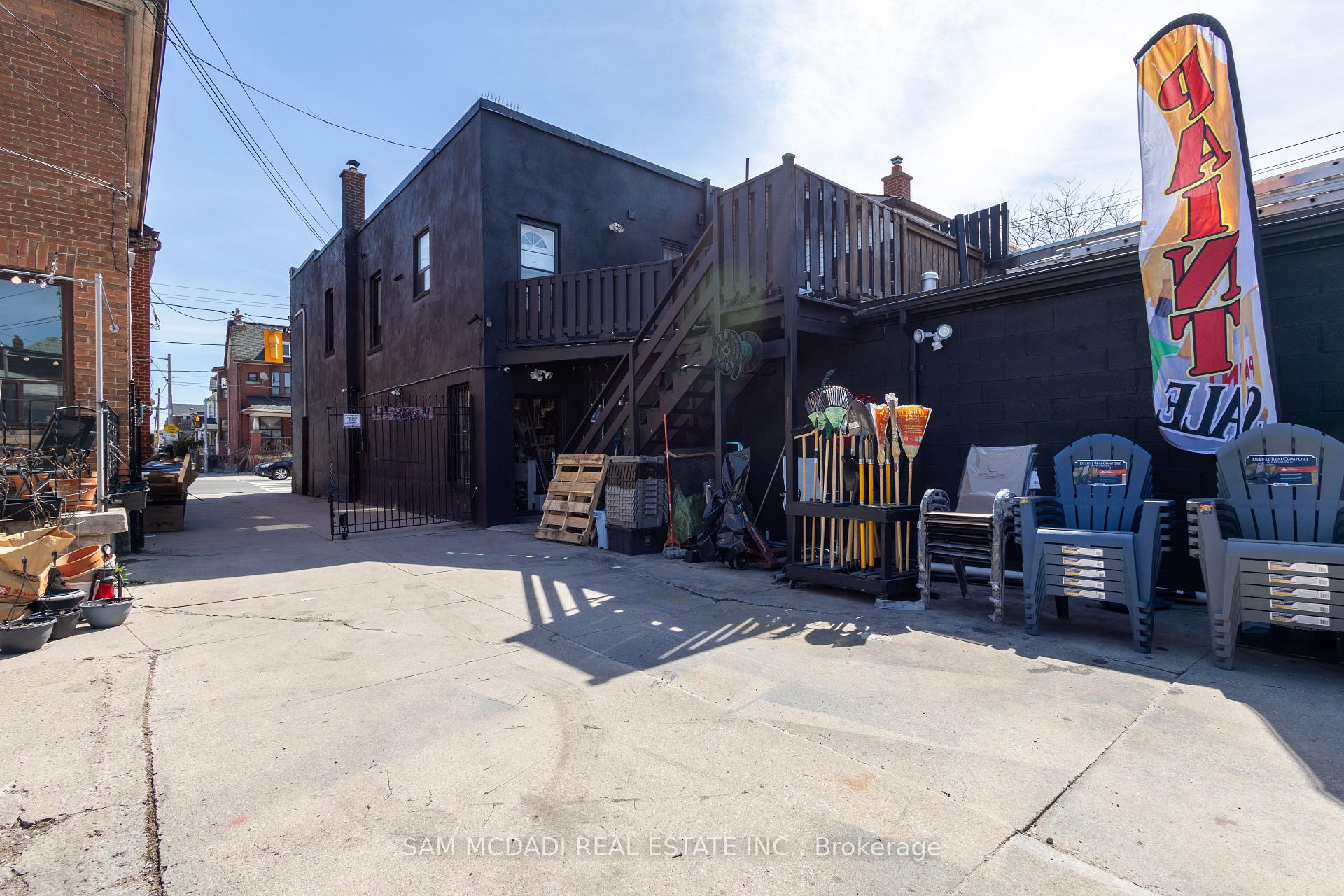 1212 Dufferin Street, Toronto W02