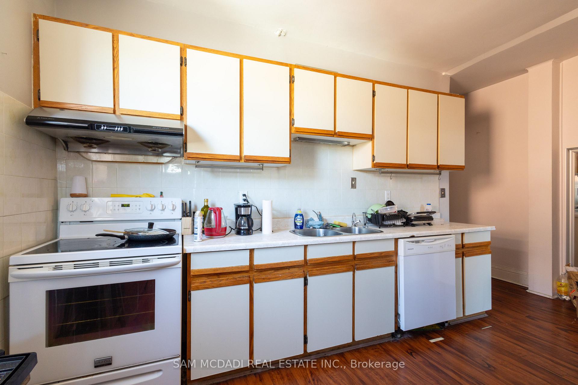 1212 Dufferin Street, Toronto W02