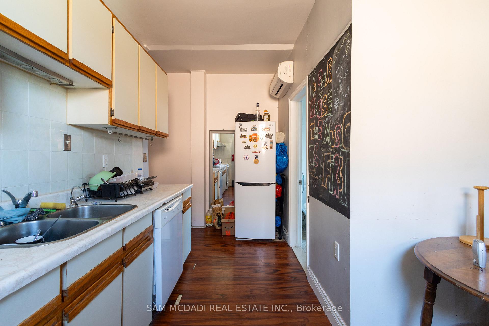 1212 Dufferin Street, Toronto W02