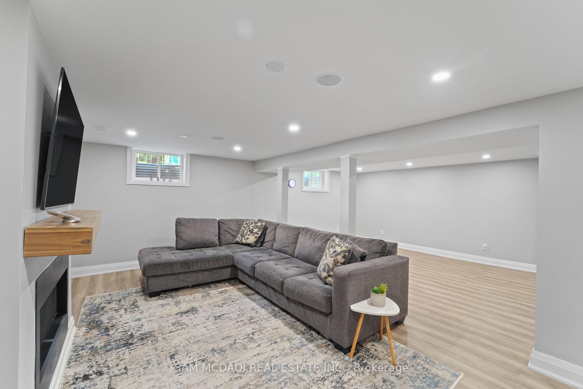 1987 Deanhome Road, Mississauga