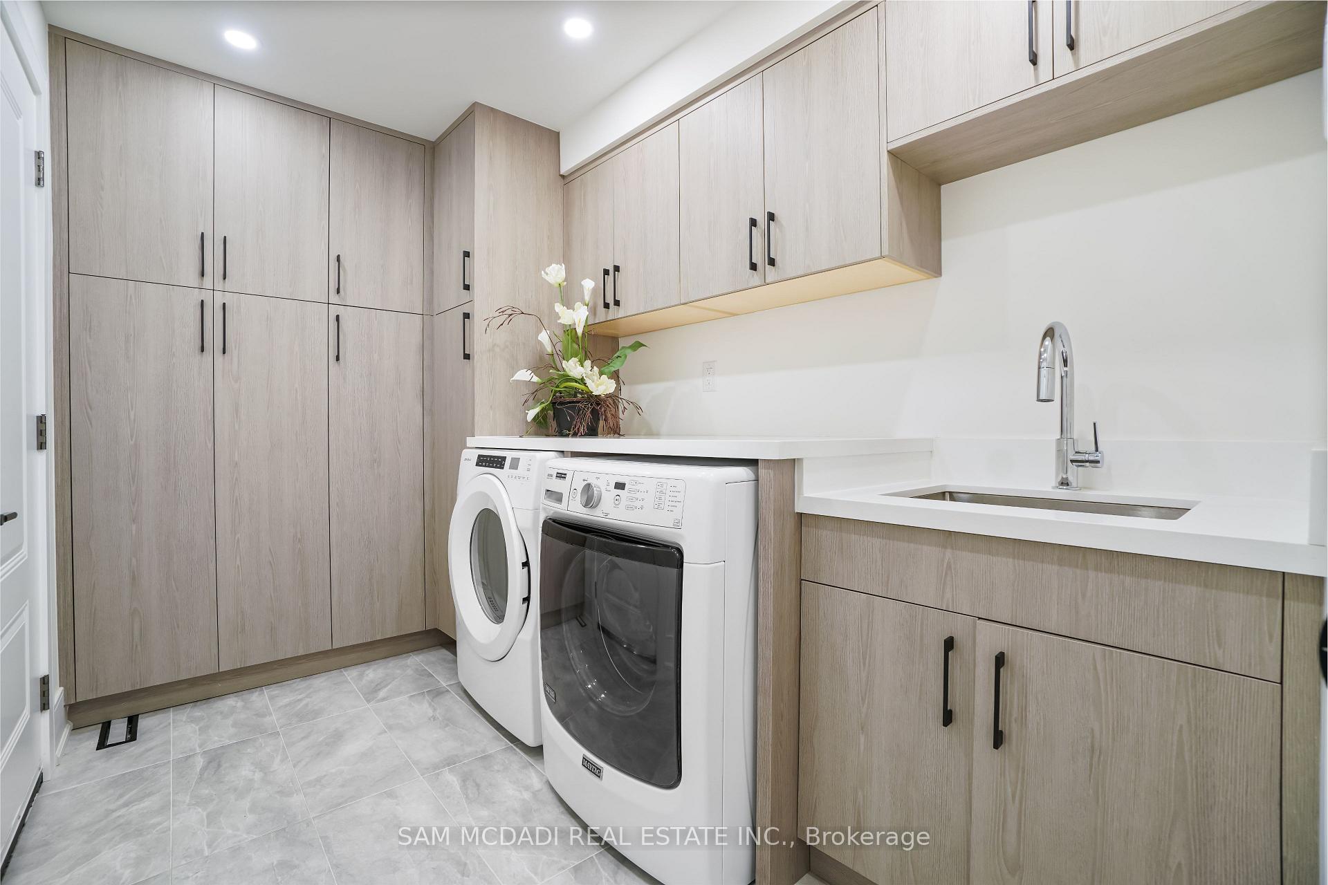 1882 Sherwood Forrest Circle, Mississauga
