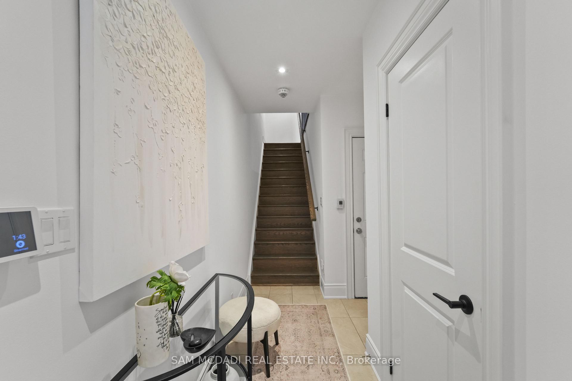2160 Trafalgar Road 2, Oakville Unit: 2