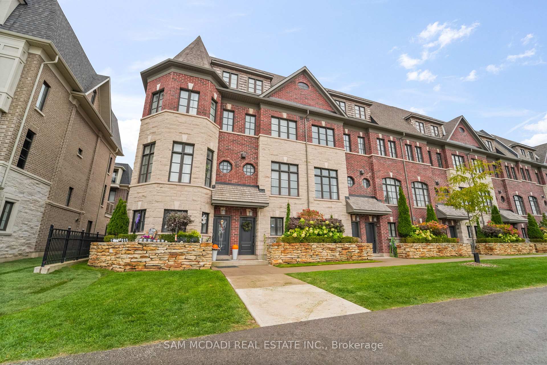 2160 Trafalgar Road 2, Oakville Unit: 2