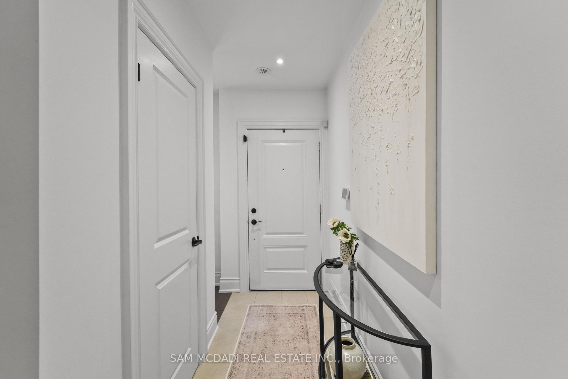 2160 Trafalgar Road 2, Oakville Unit: 2